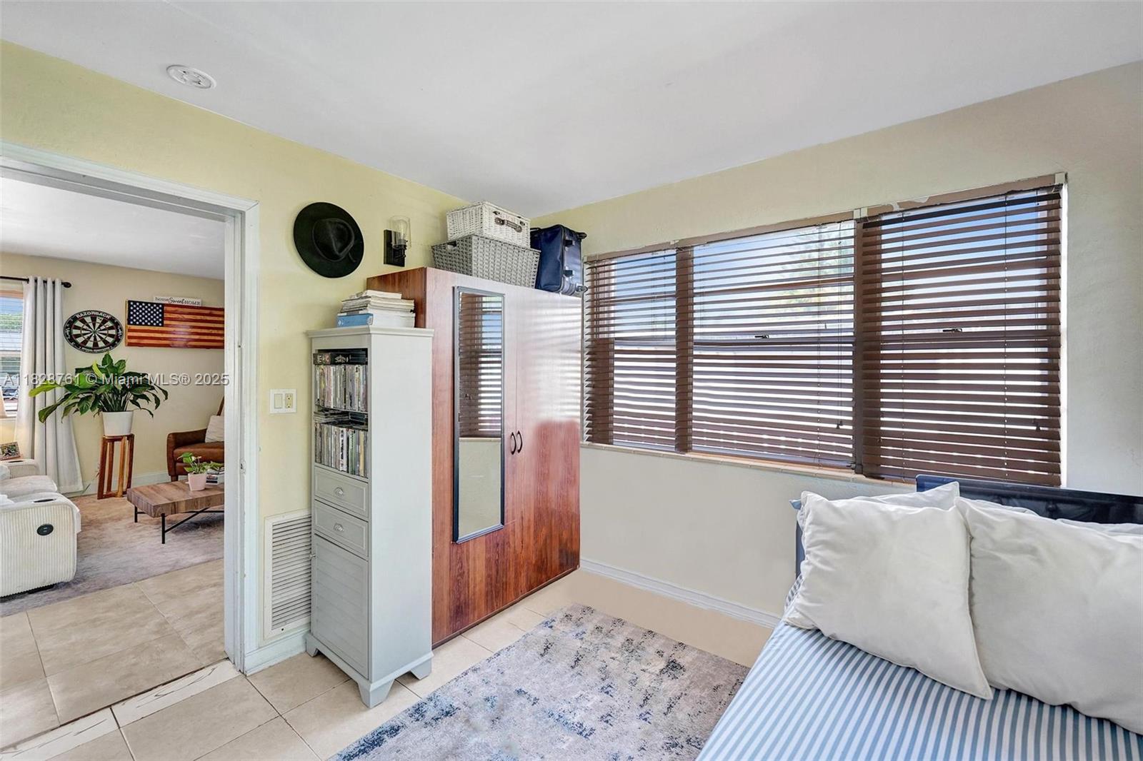 2435 Wilson Street, Hollywood, Florida image 18