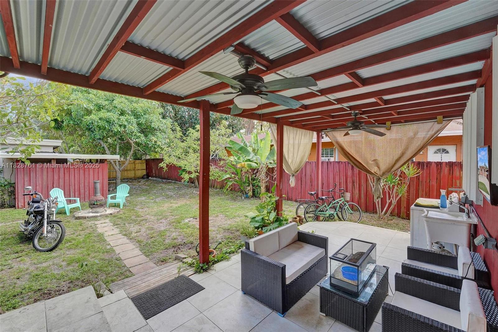 2435 Wilson Street, Hollywood, Florida image 22