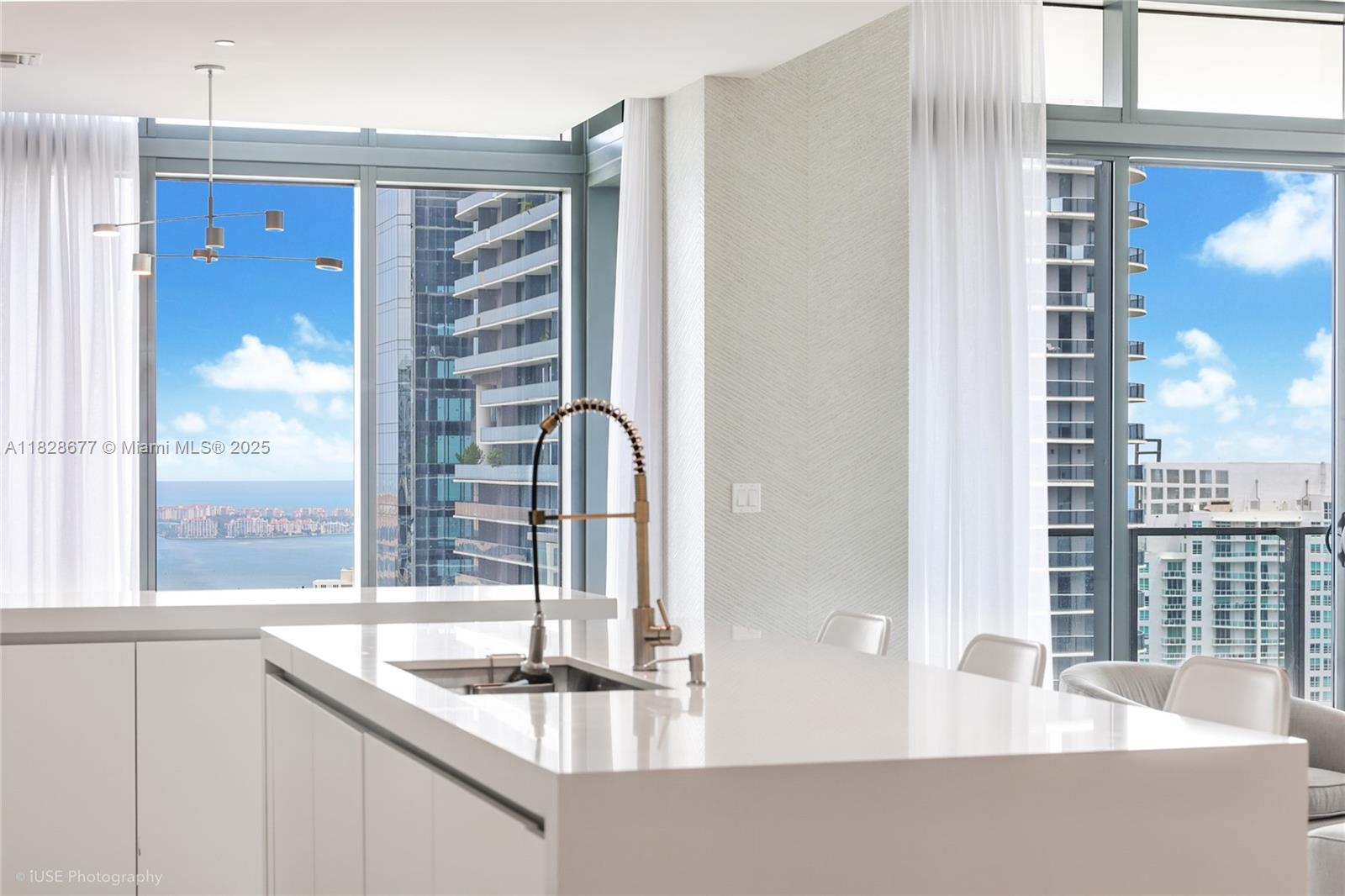 88 SW 7th St #4101, Miami, Florida image 12