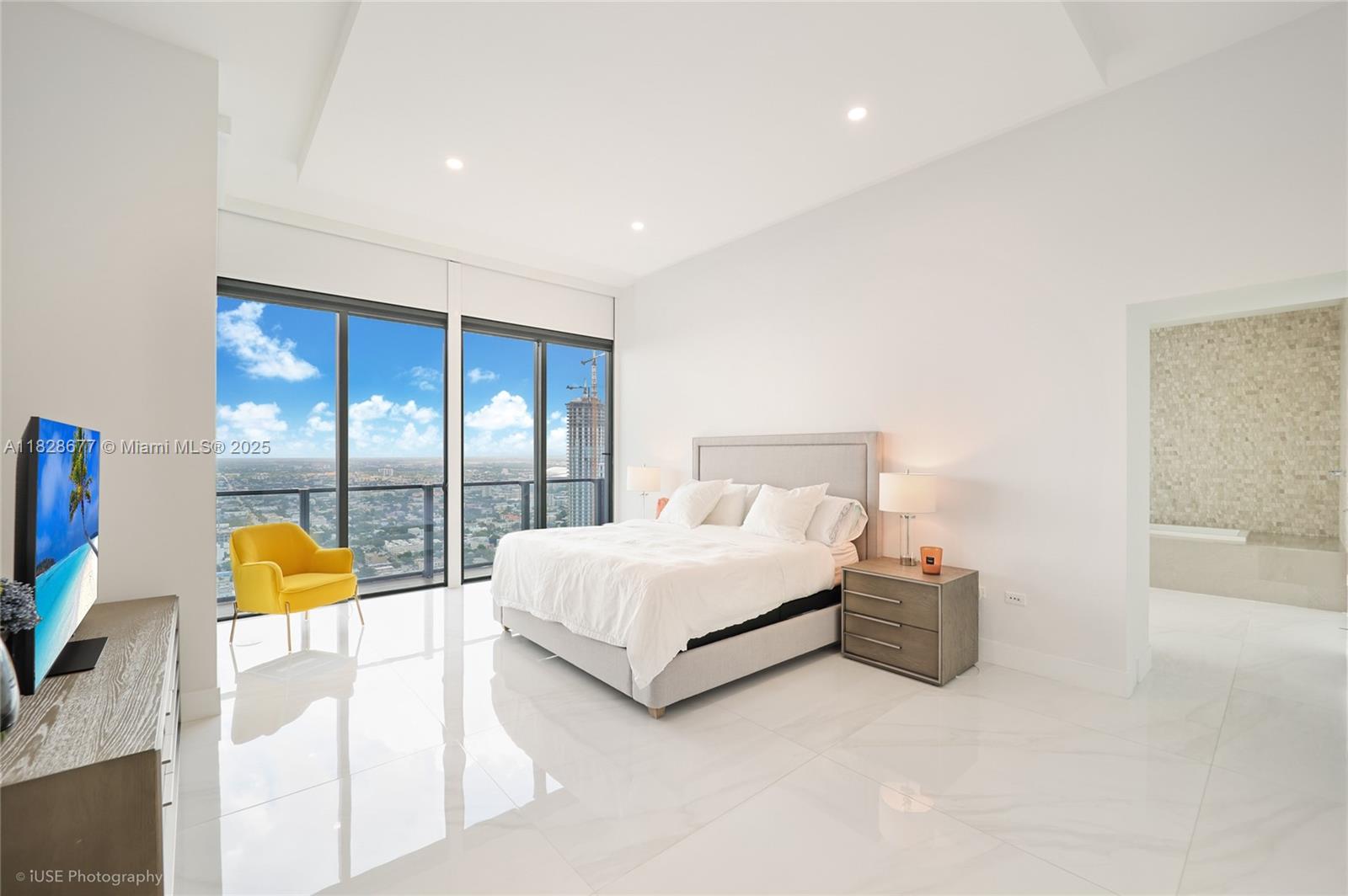 88 SW 7th St #4101, Miami, Florida image 17