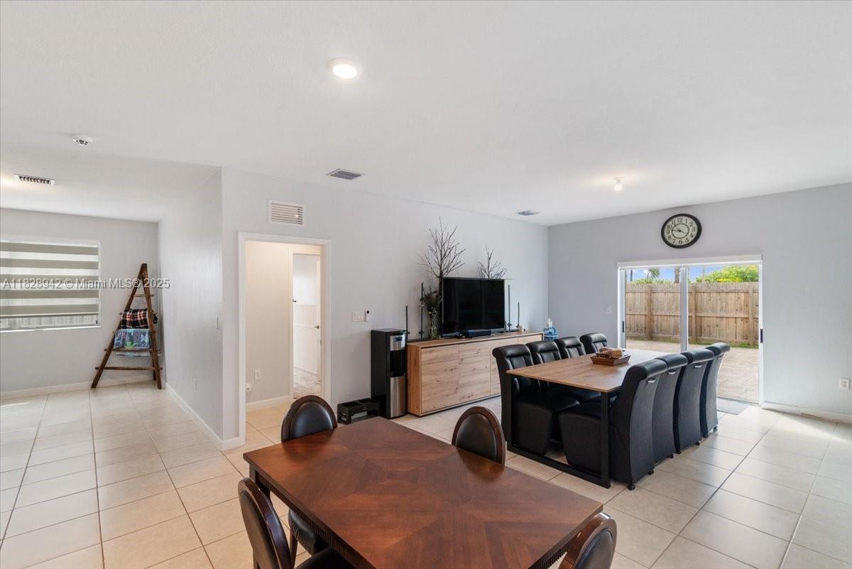 1433 SE 27th Ter, Homestead, Florida image 16
