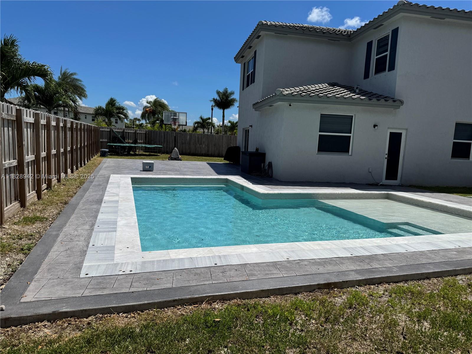 1433 SE 27th Ter, Homestead, Florida image 3