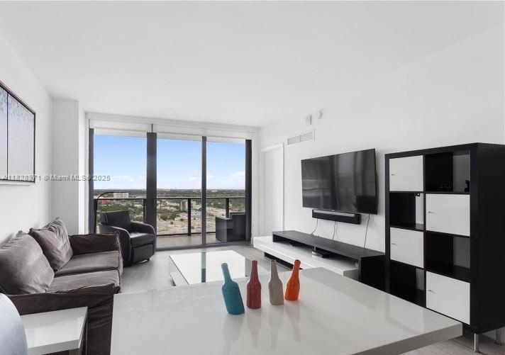 121 NE 34th St #1812, Miami, Florida image 4