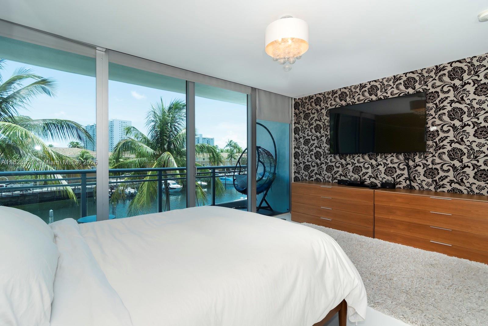 2950 NE 188th St #202, Aventura, Florida image 32