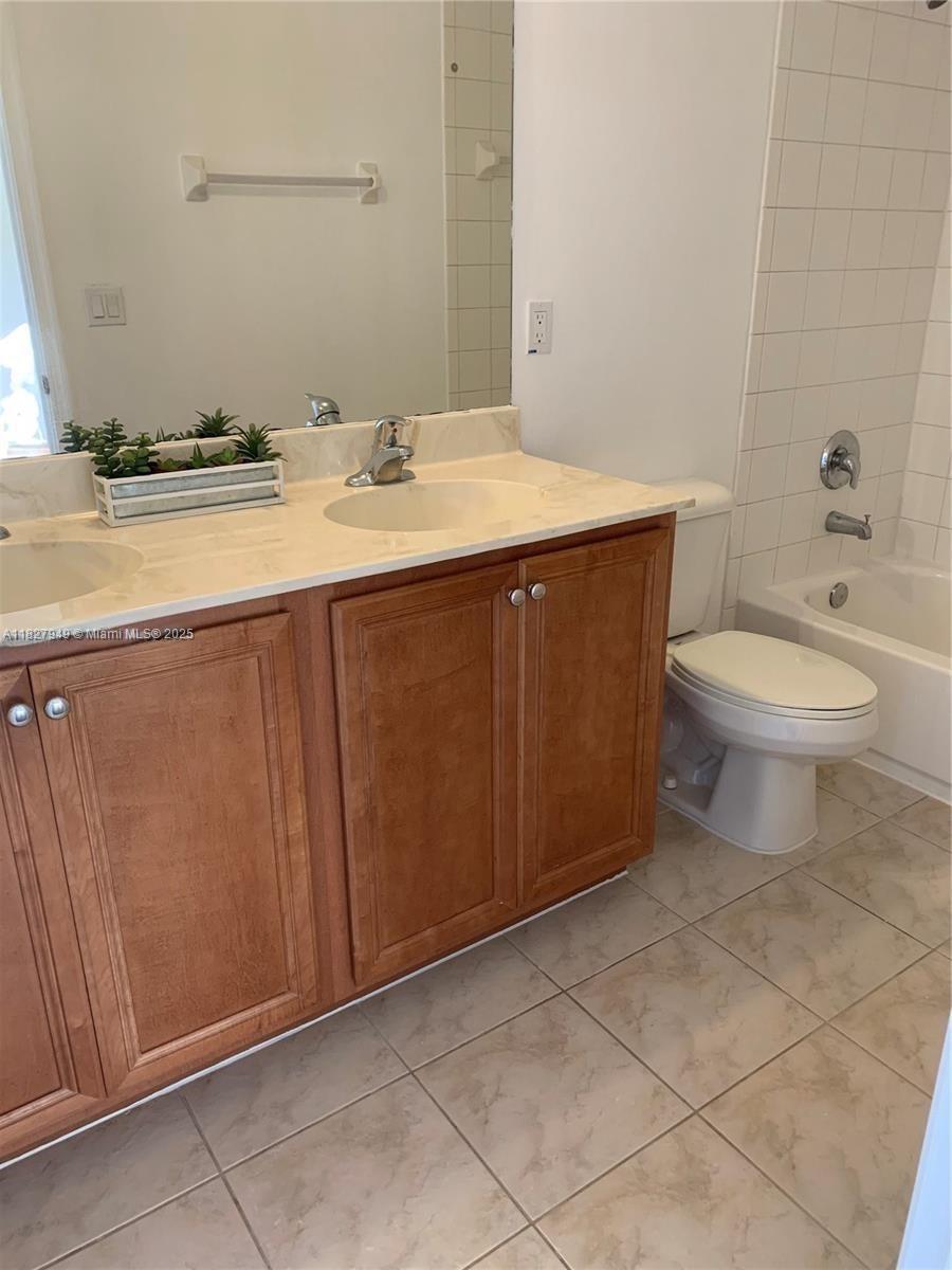 5907 Glasgow Way, Tamarac, Florida image 12