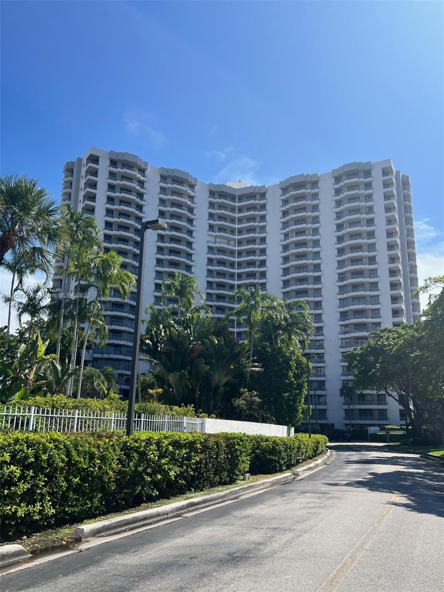 3300 NE 191st St #1513, Aventura, Florida image 1