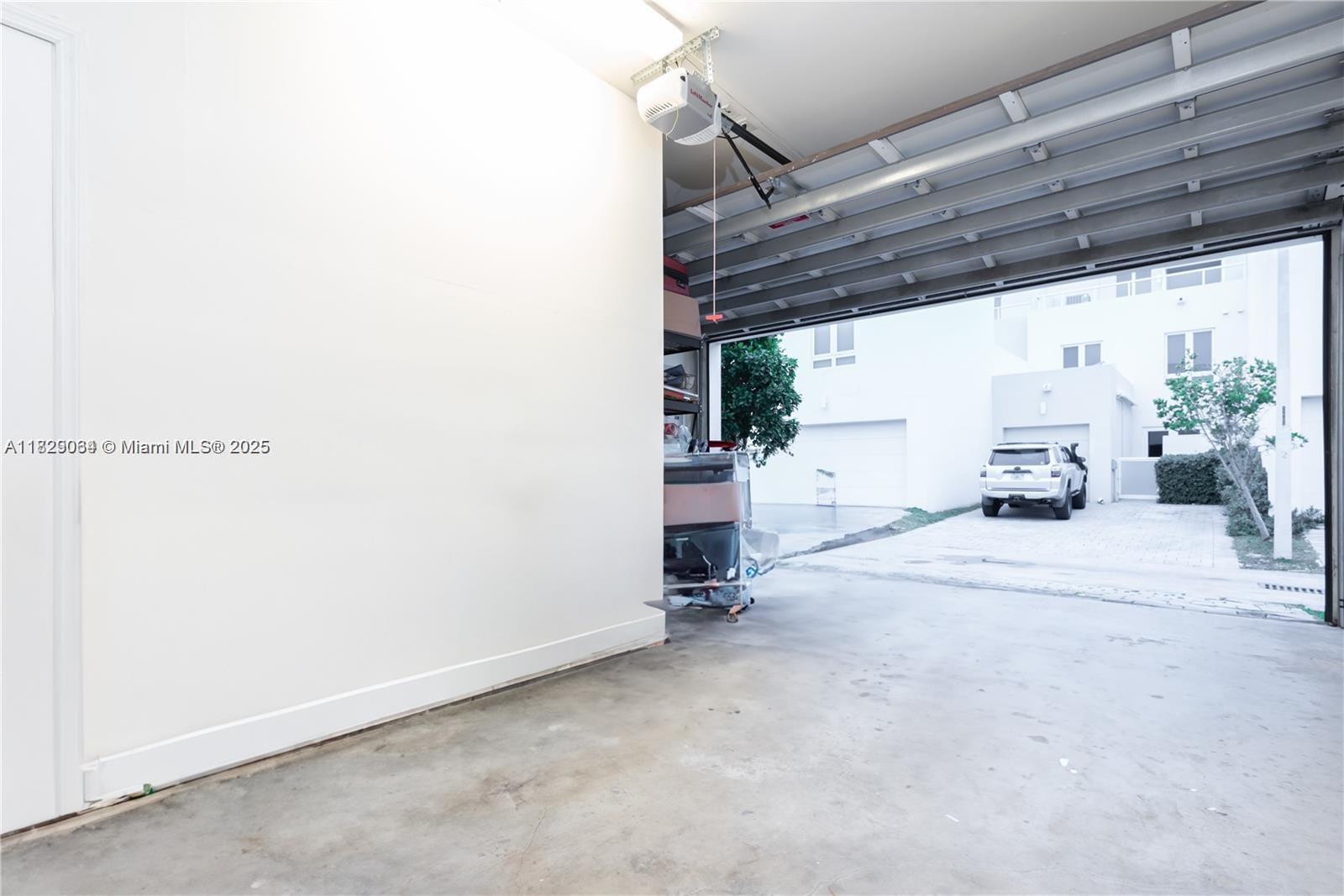 10555 NW 64th Way, Doral, Florida image 25
