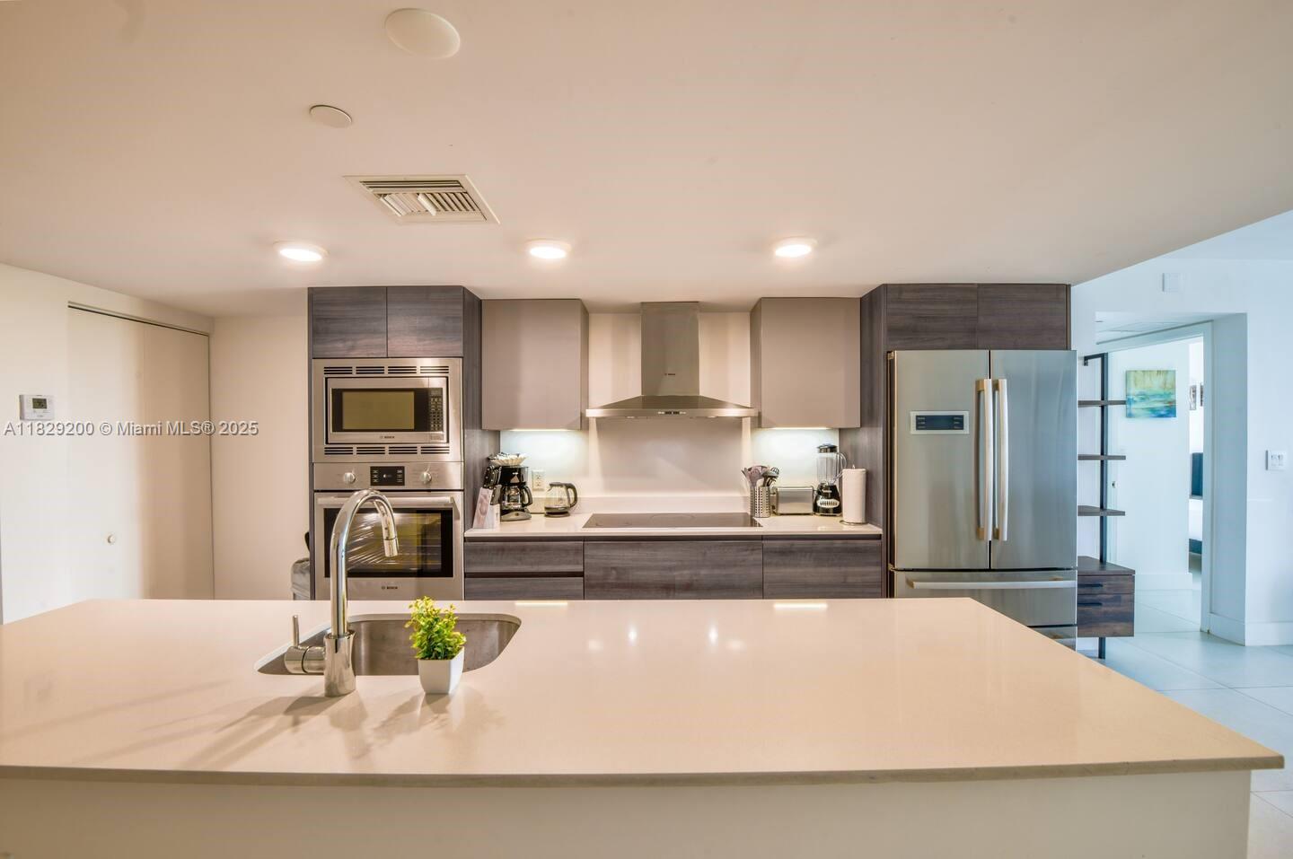 9261 E Bay Harbor Dr #402, Bay Harbor Islands, Florida image 8