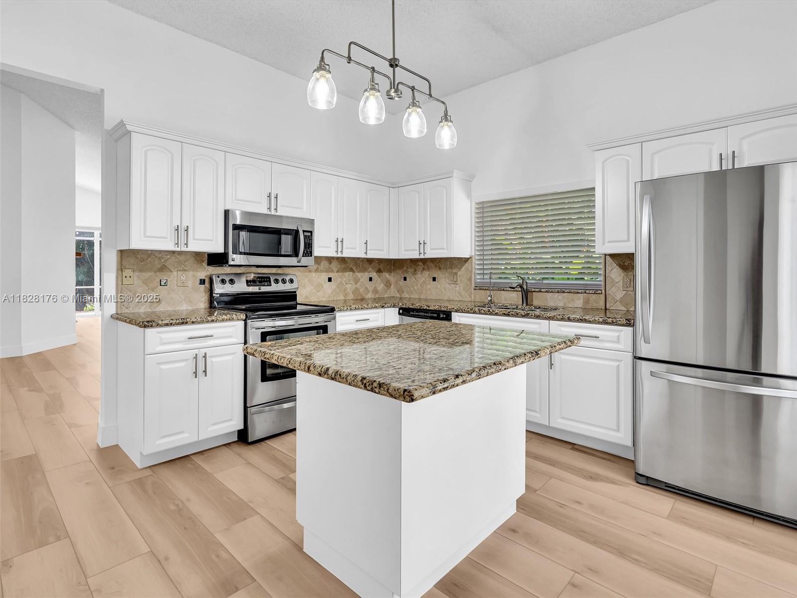 10370 NW 11th St, Plantation, Florida image 11