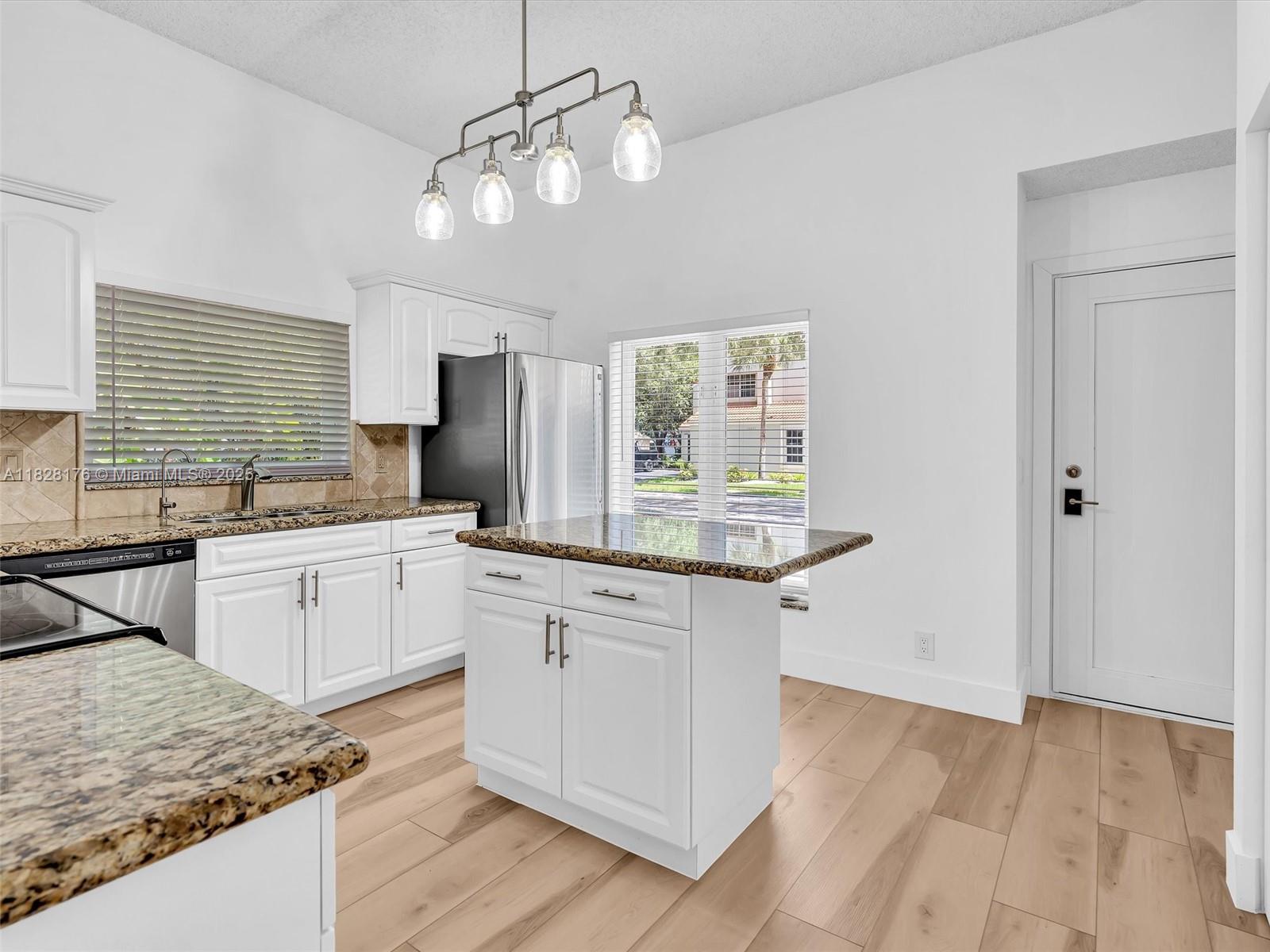 10370 NW 11th St, Plantation, Florida image 12