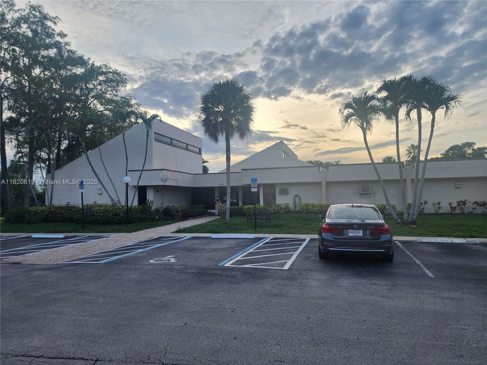 2541 Aragon Blvd #105, Sunrise, Florida image 7