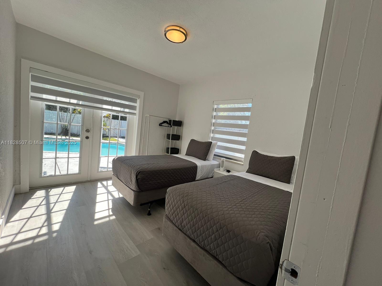 1214 NE 180th St, North Miami Beach, Florida image 11