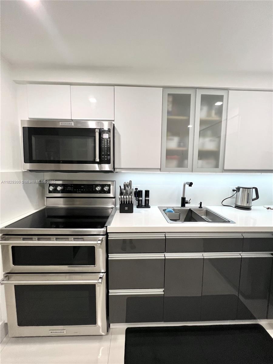 Residential, Miami Beach, Florida image 10