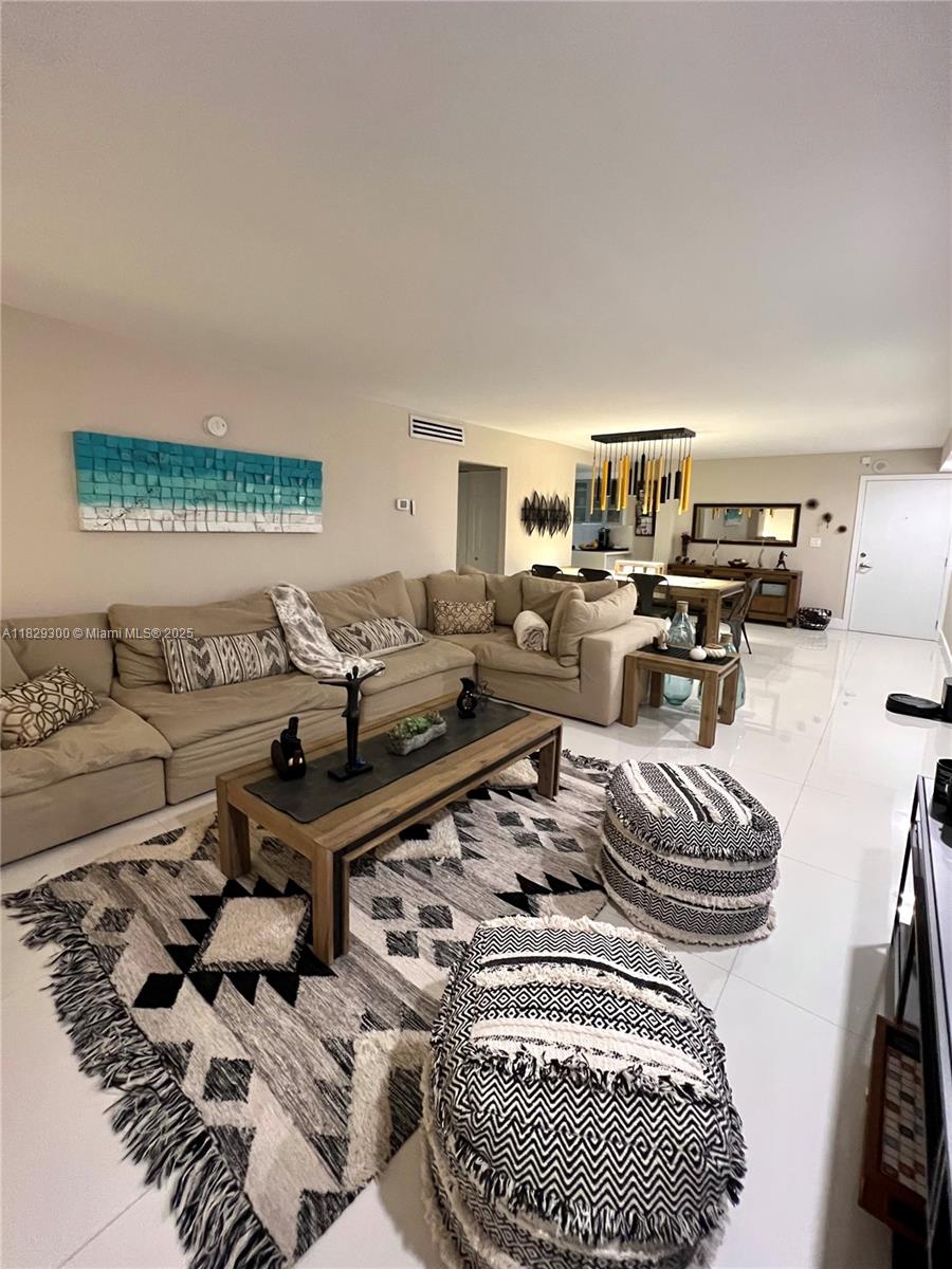 Residential, Miami Beach, Florida image 15