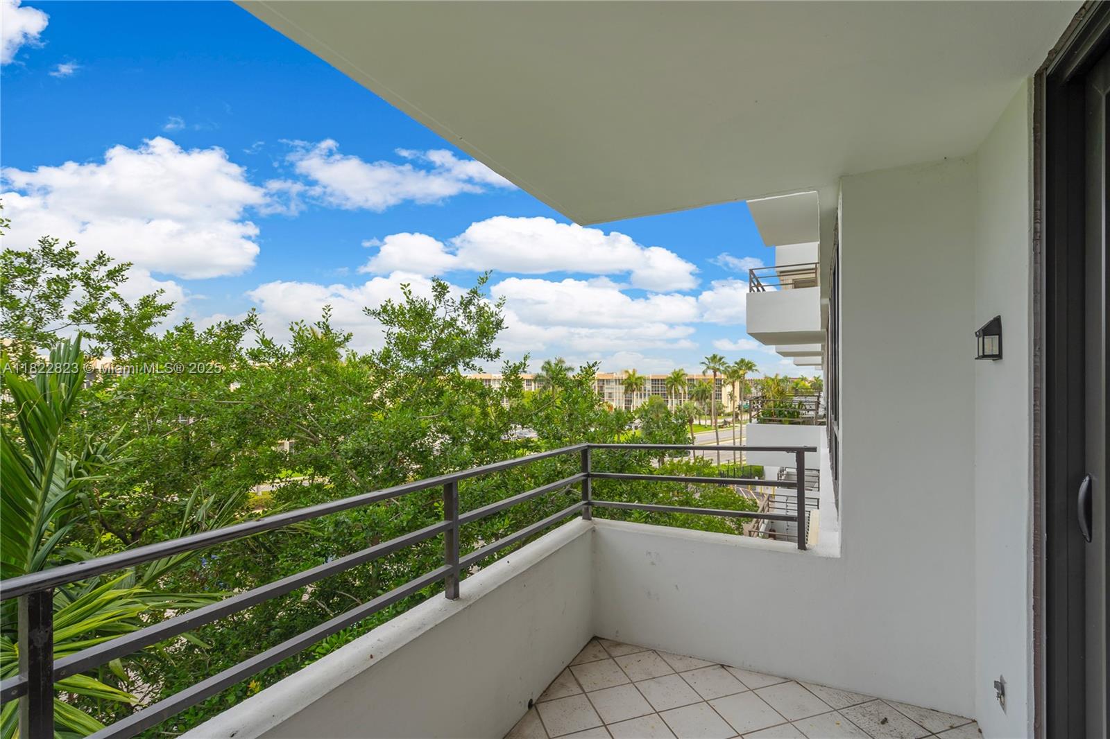 600 Three Islands Blvd #310, Hallandale Beach, Florida image 17