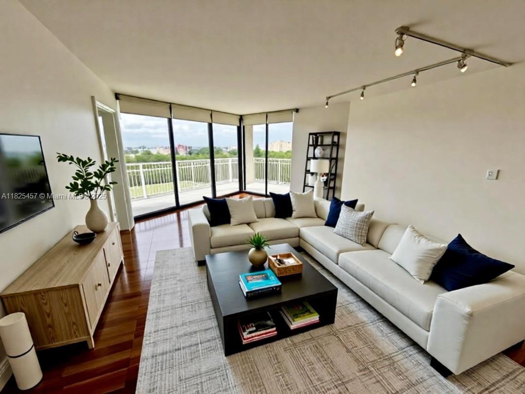 1000 Quayside Ter #1009, Miami, Florida image 1