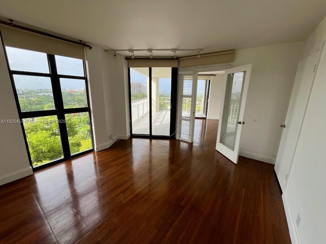 1000 Quayside Ter #1009, Miami, Florida image 17