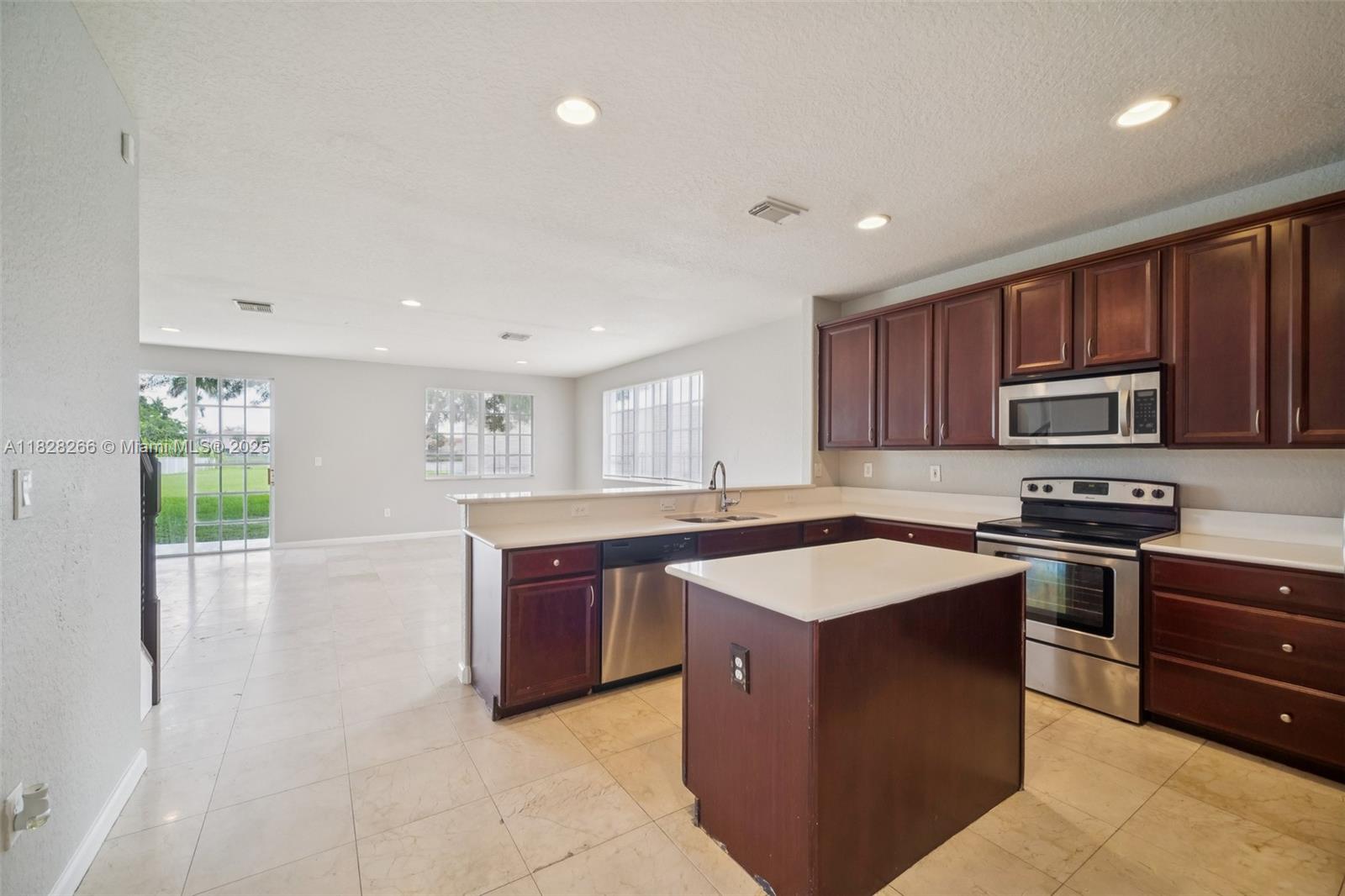 13913 SW 278th St, Homestead, Florida image 2