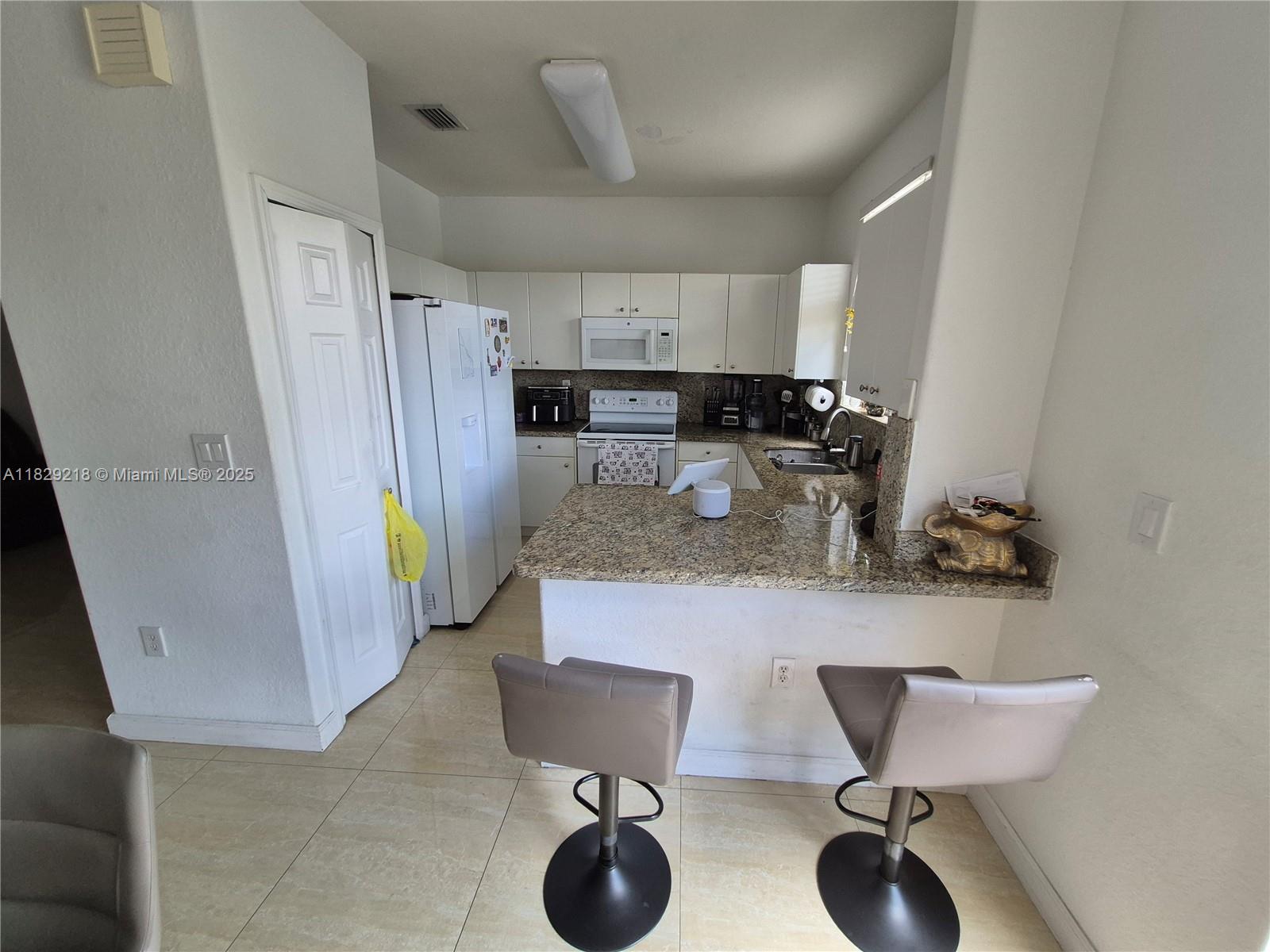 8134 NW 108th Pl, Doral, Florida image 7