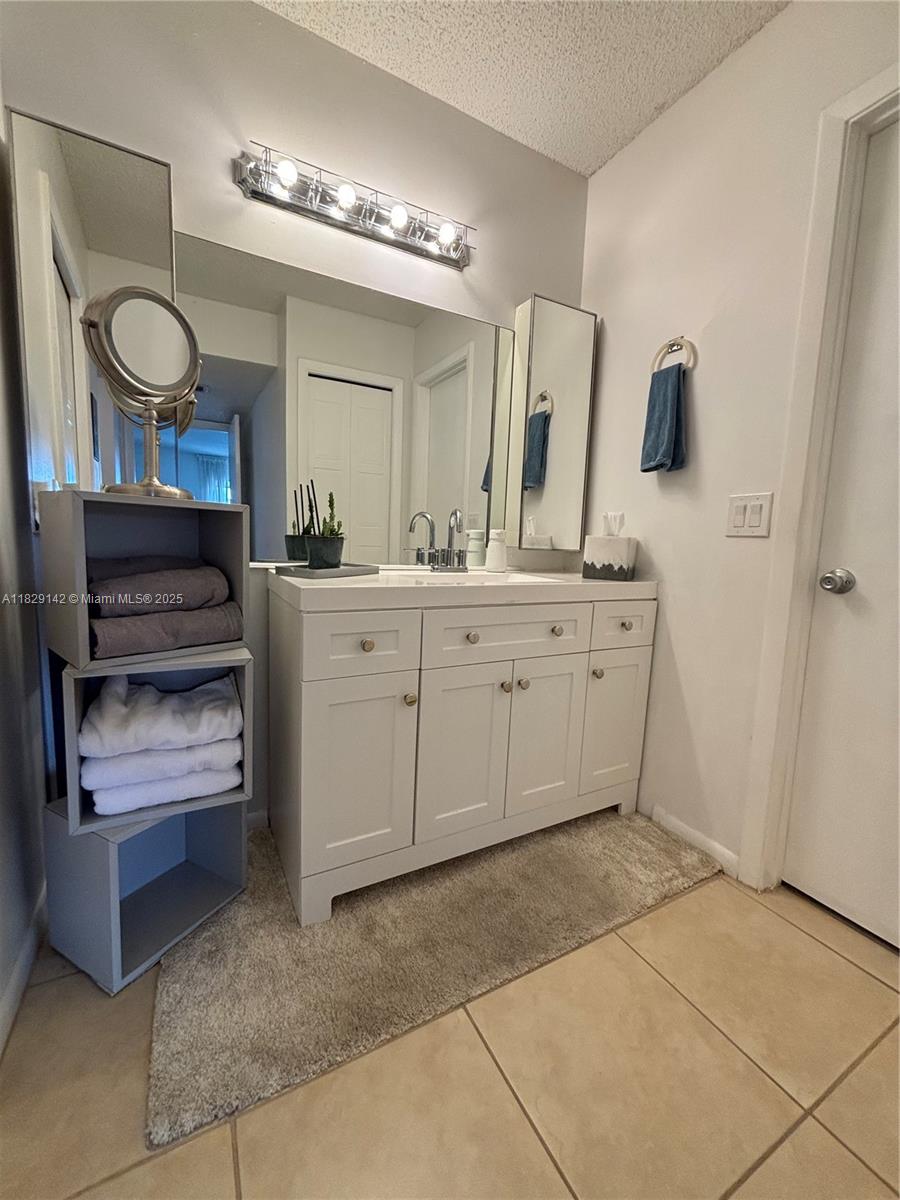 310 Lakeview Dr #201, Weston, Florida image 10
