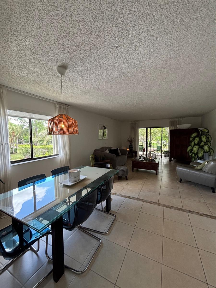 310 Lakeview Dr #201, Weston, Florida image 3