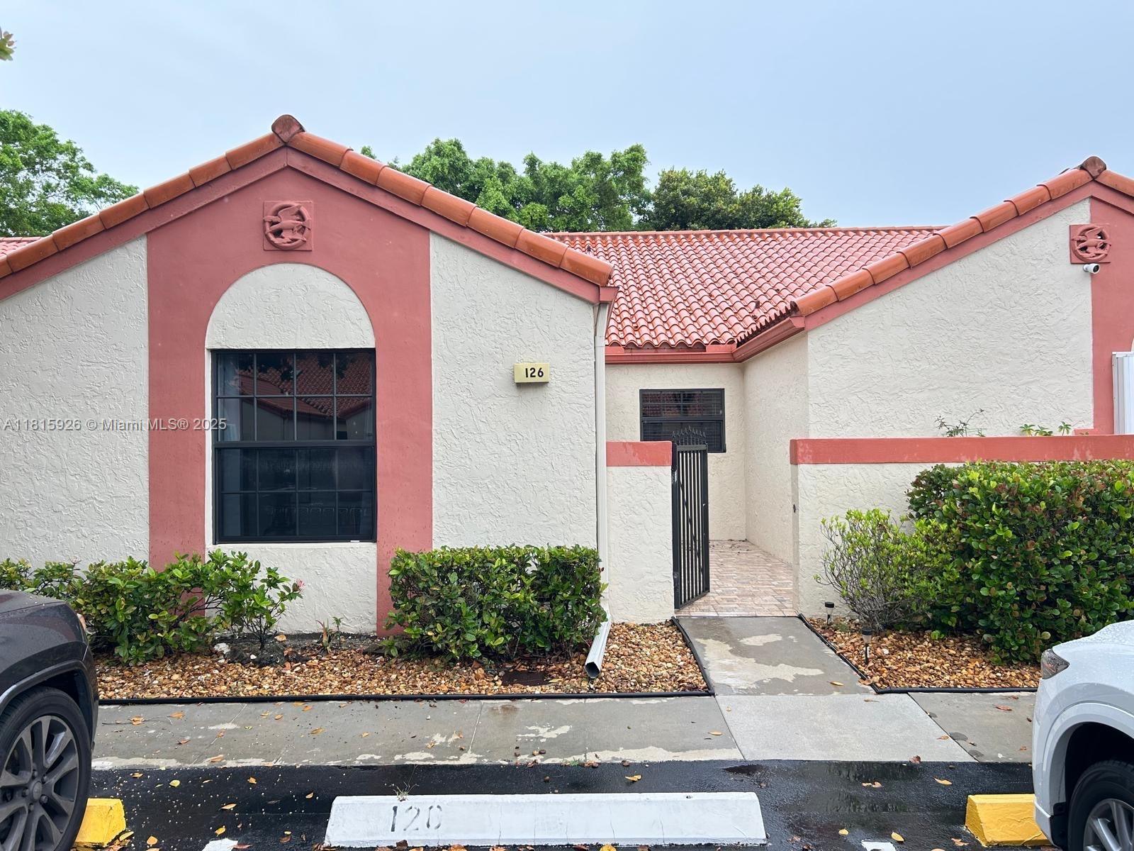 126 Centennial Ct, Deerfield Beach, Florida image 1