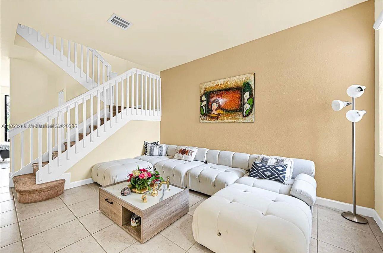 Residential, Doral, Florida image 4