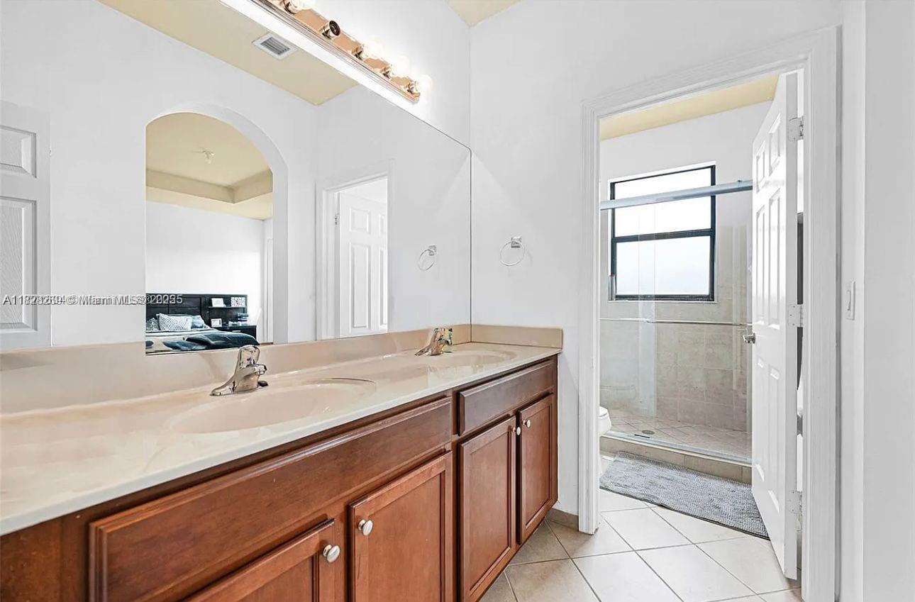Residential, Doral, Florida image 7