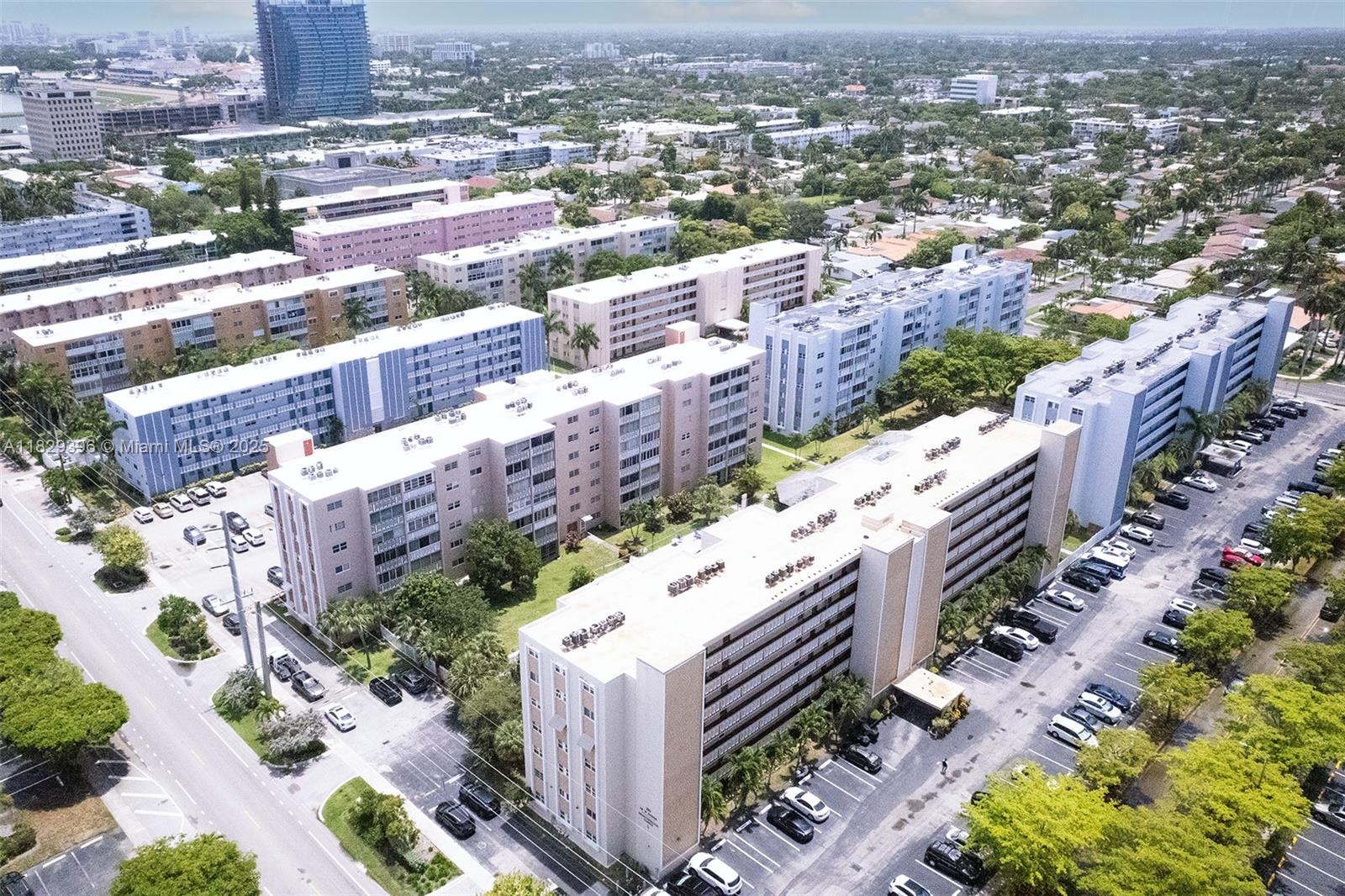 319 NE 14th Ave #505, Hallandale Beach, Florida image 16