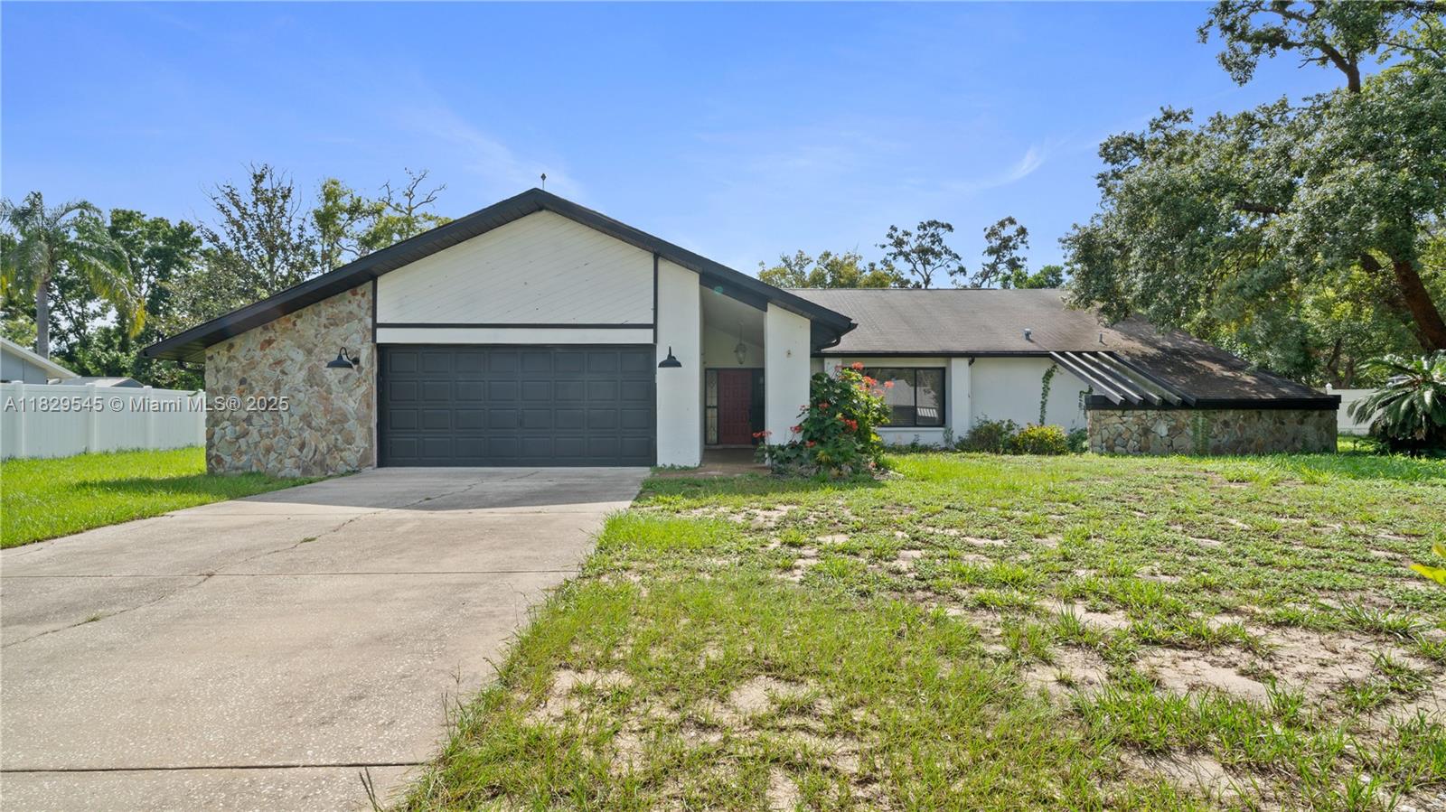 2124 Orchard Park Dr, Spring Hill, Florida image 1