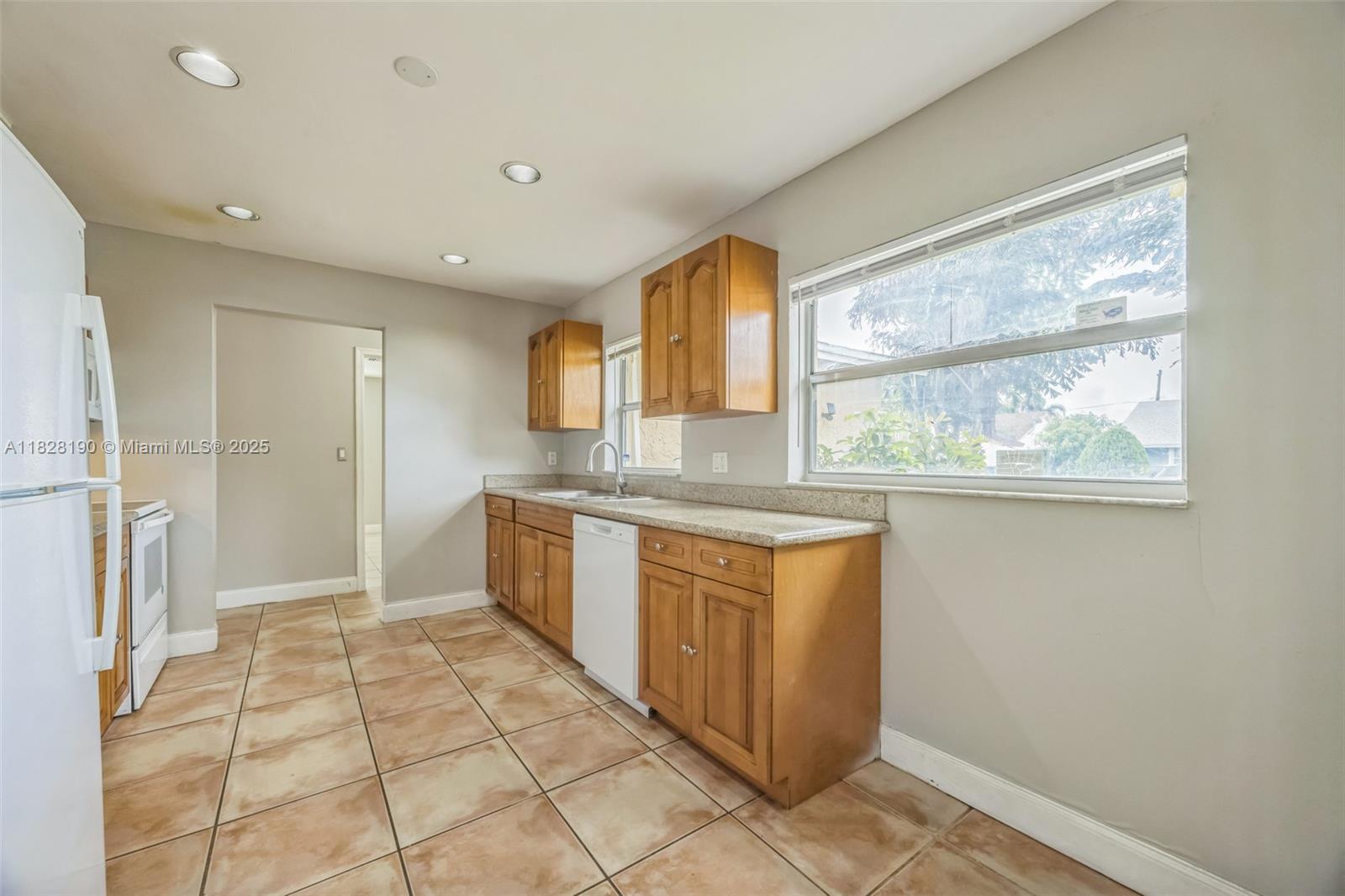 8051 NW 47th Ct, Lauderhill, Florida image 8