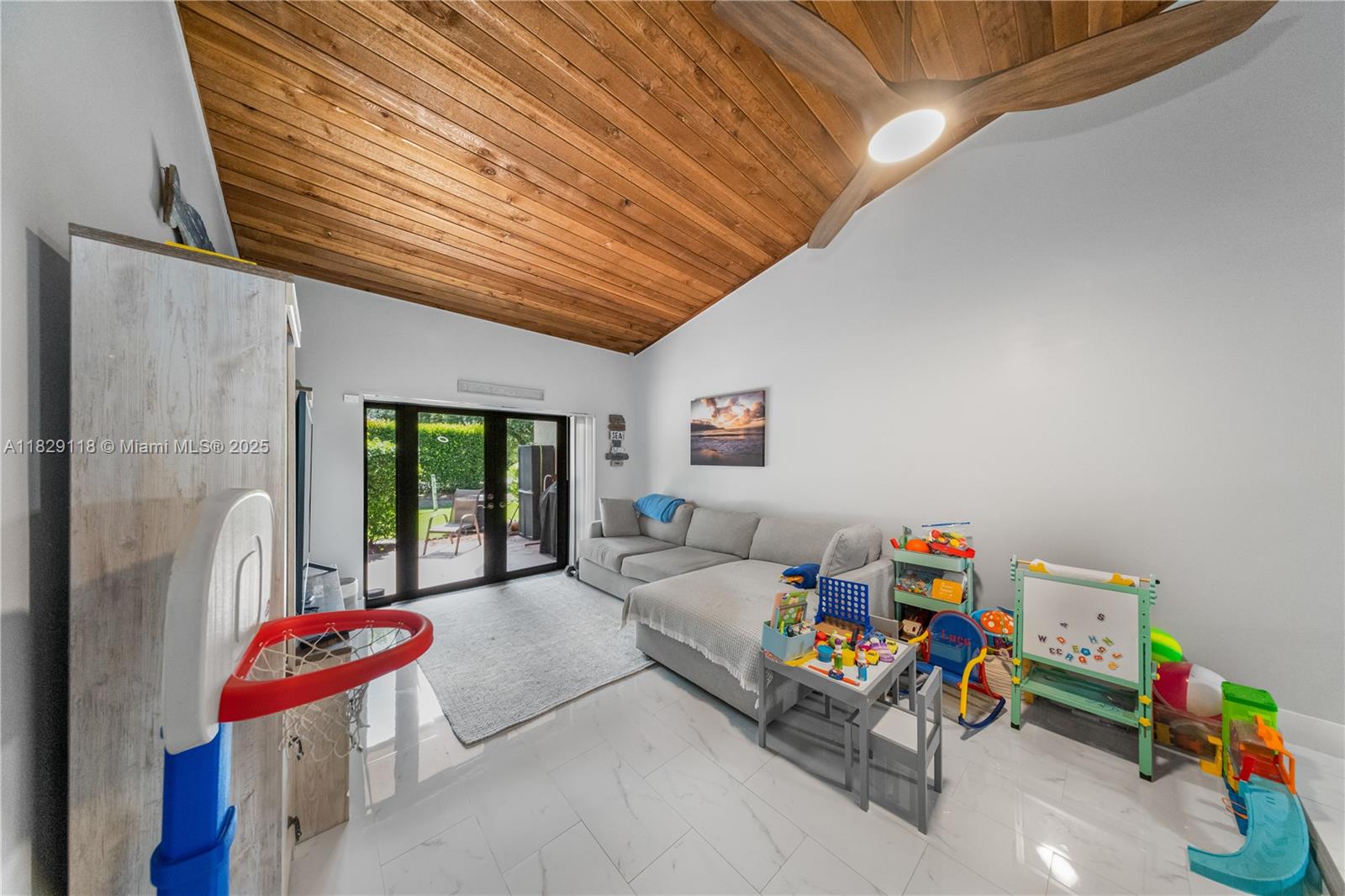 Residential, Sunrise, Florida image 11