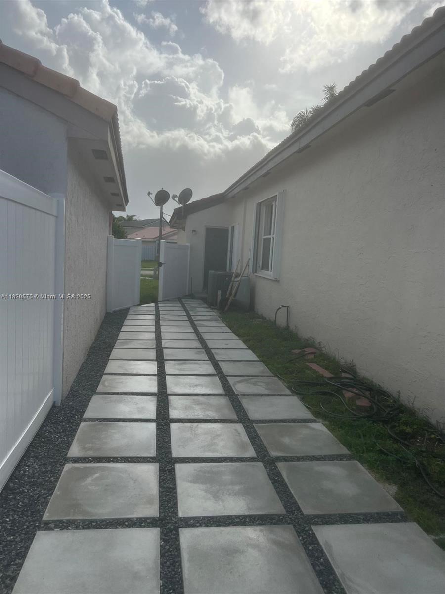 2383 SW 177th Ter, Miramar, Florida image 3