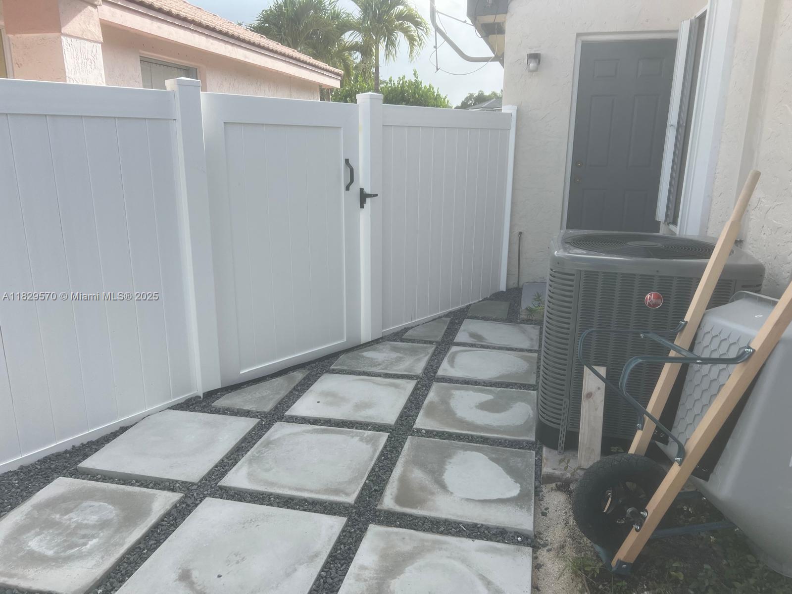 2383 SW 177th Ter, Miramar, Florida image 4