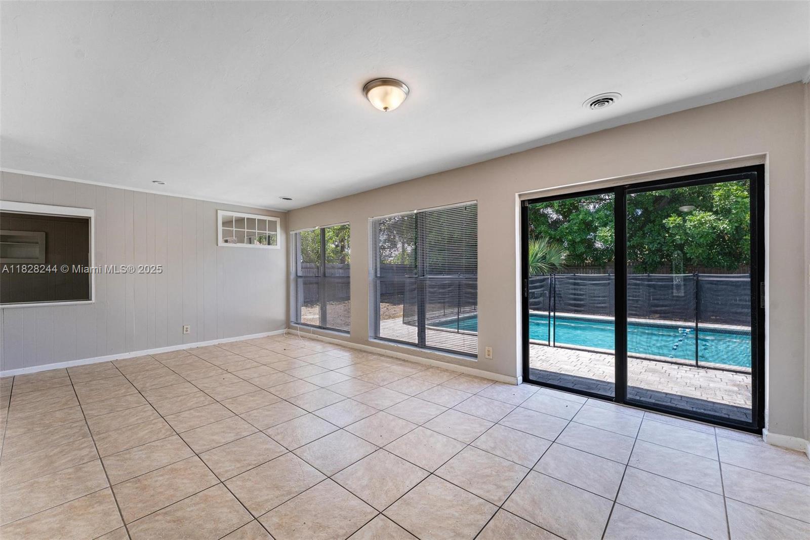 811 Evergreen Dr, Lake Park, Florida image 12