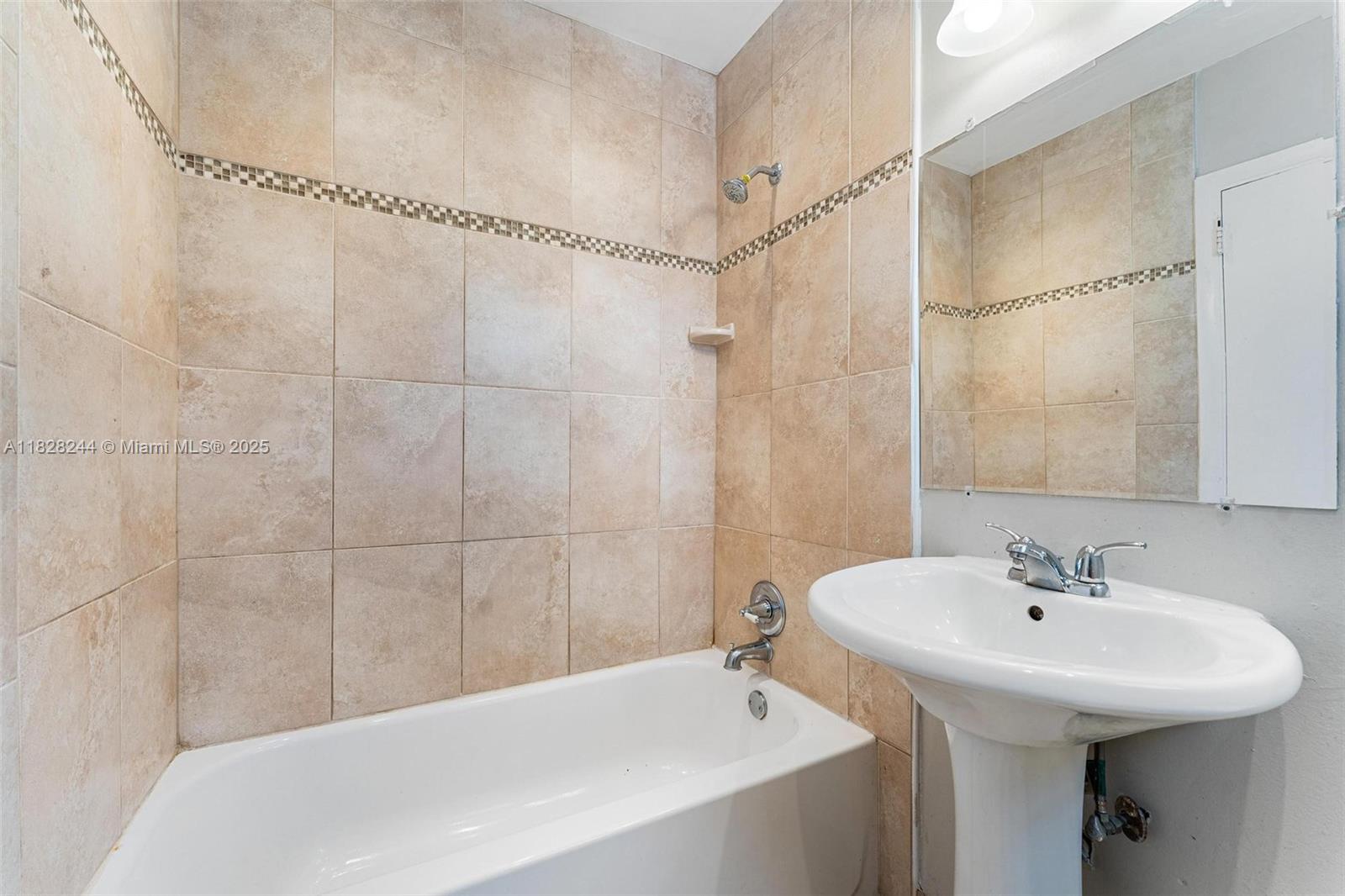 811 Evergreen Dr, Lake Park, Florida image 13
