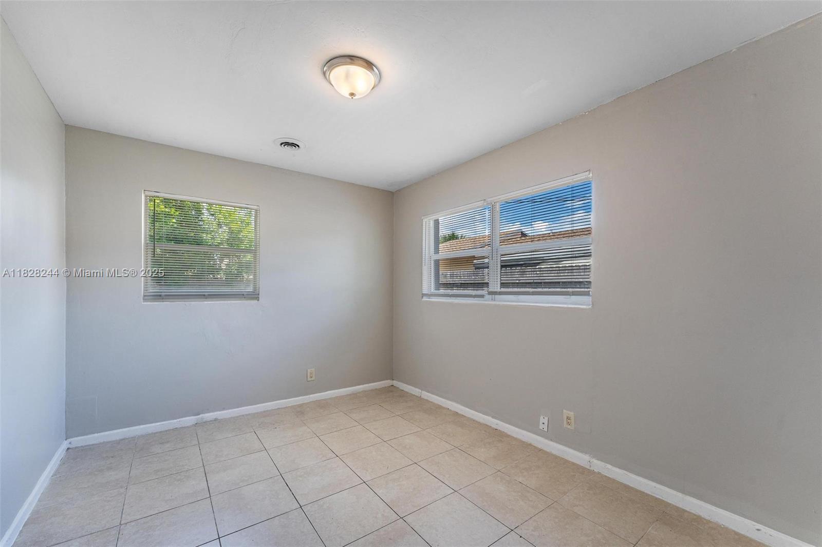 811 Evergreen Dr, Lake Park, Florida image 17