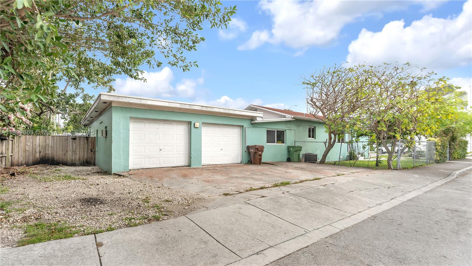601 SE 8th Pl, Hialeah, Florida image 4