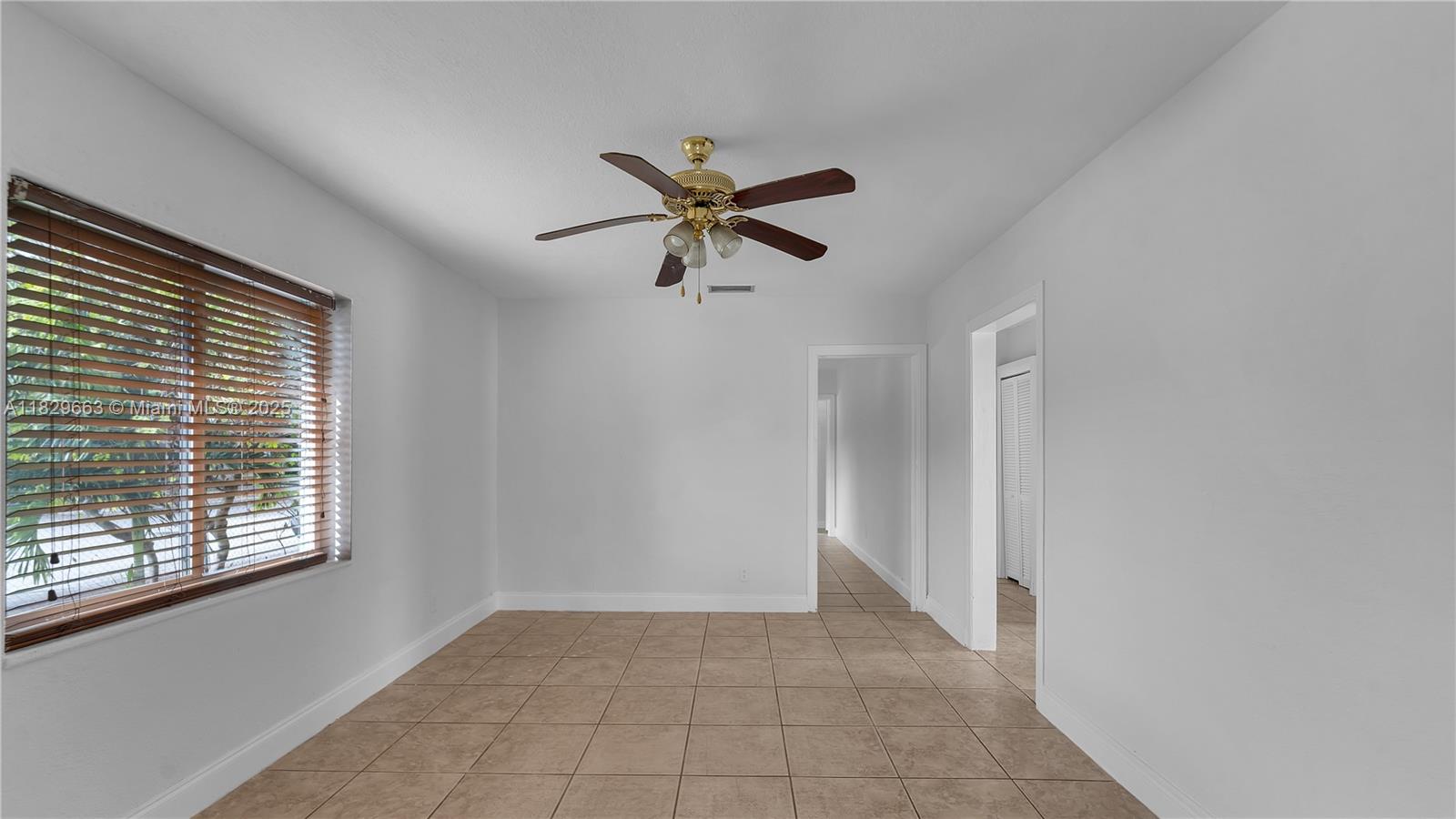601 SE 8th Pl, Hialeah, Florida image 6