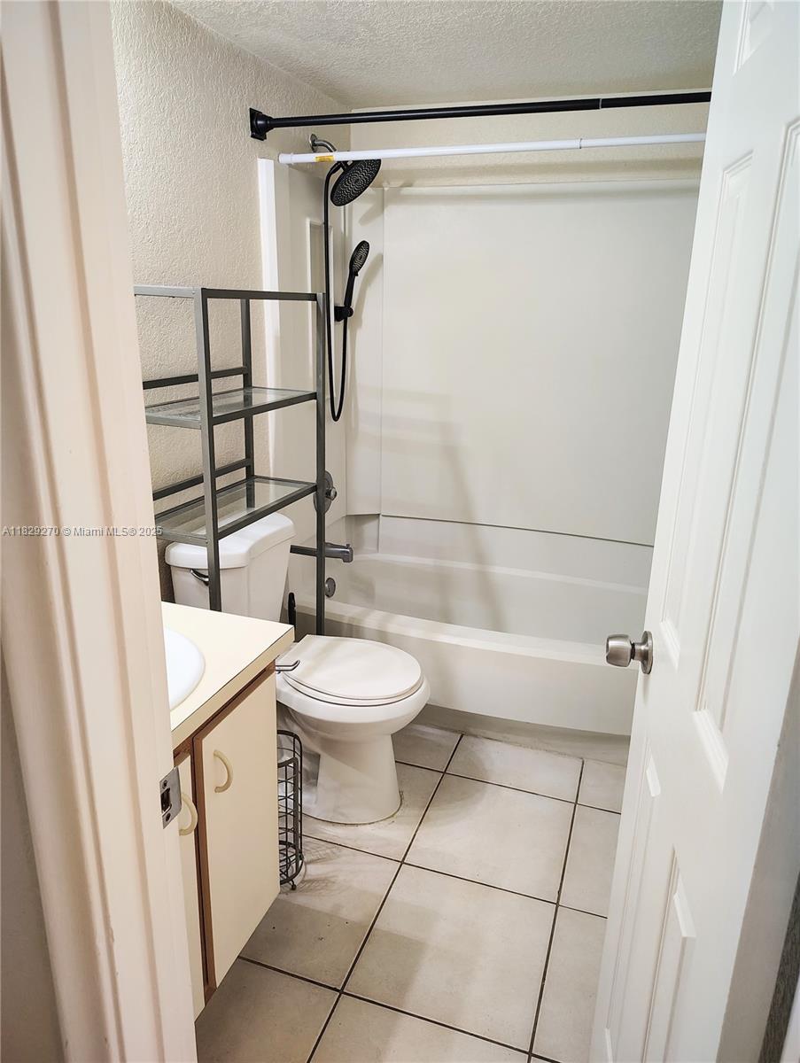 2501 Riverside Dr #202-A, Coral Springs, Florida image 10