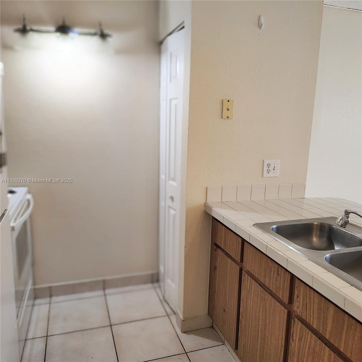 2501 Riverside Dr #202-A, Coral Springs, Florida image 8