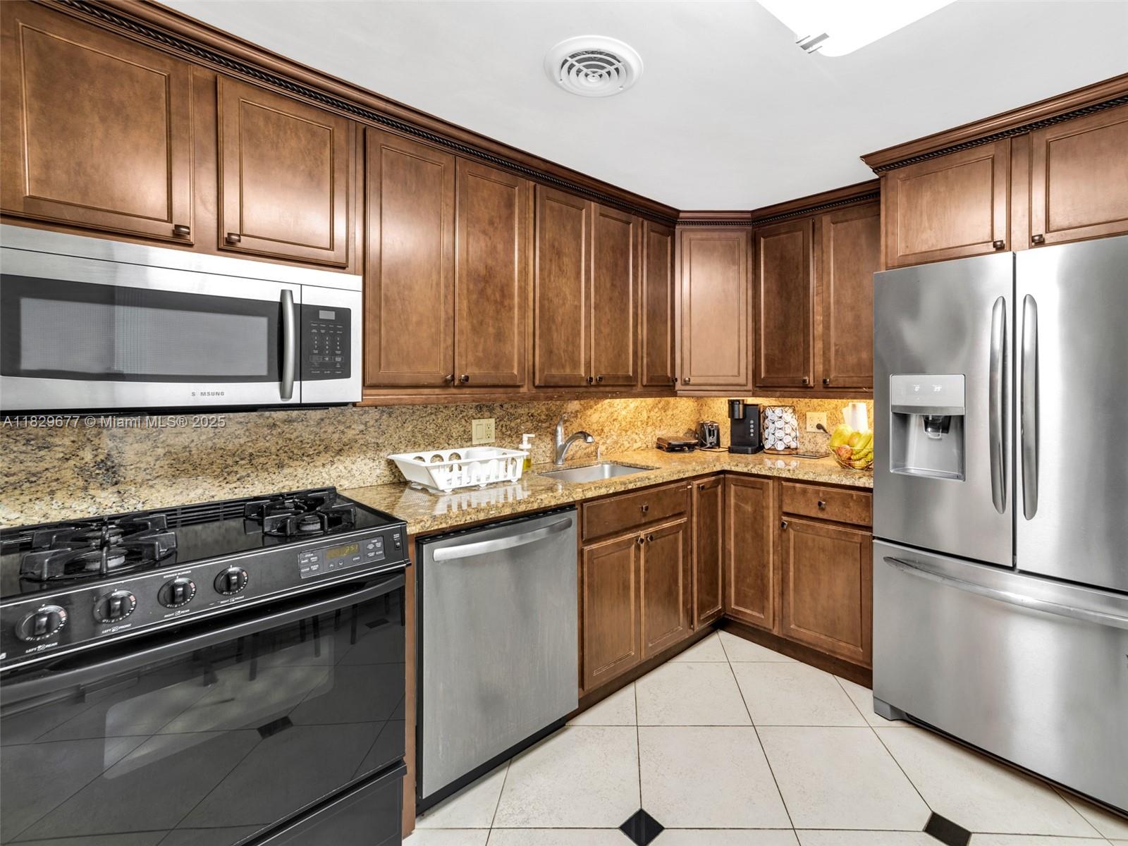 Residential, Hallandale Beach, Florida image 11