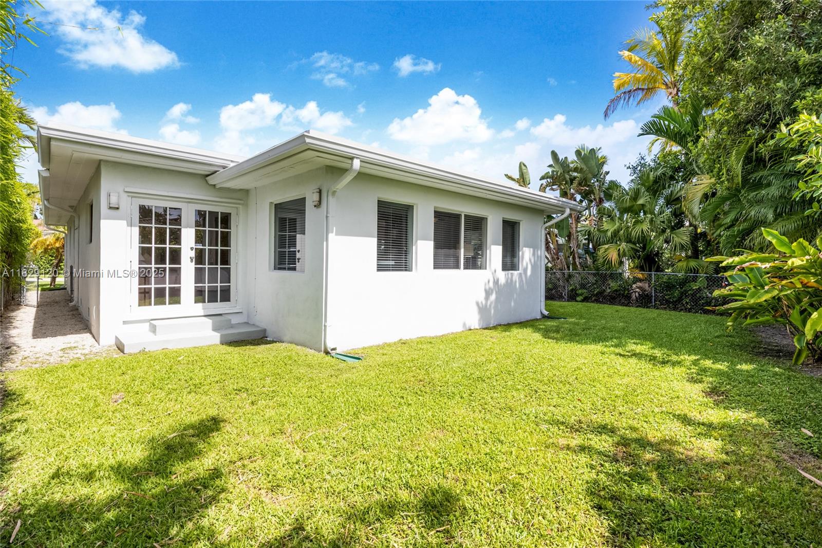 8811 Hawthorne Ave, Surfside, Florida image 3
