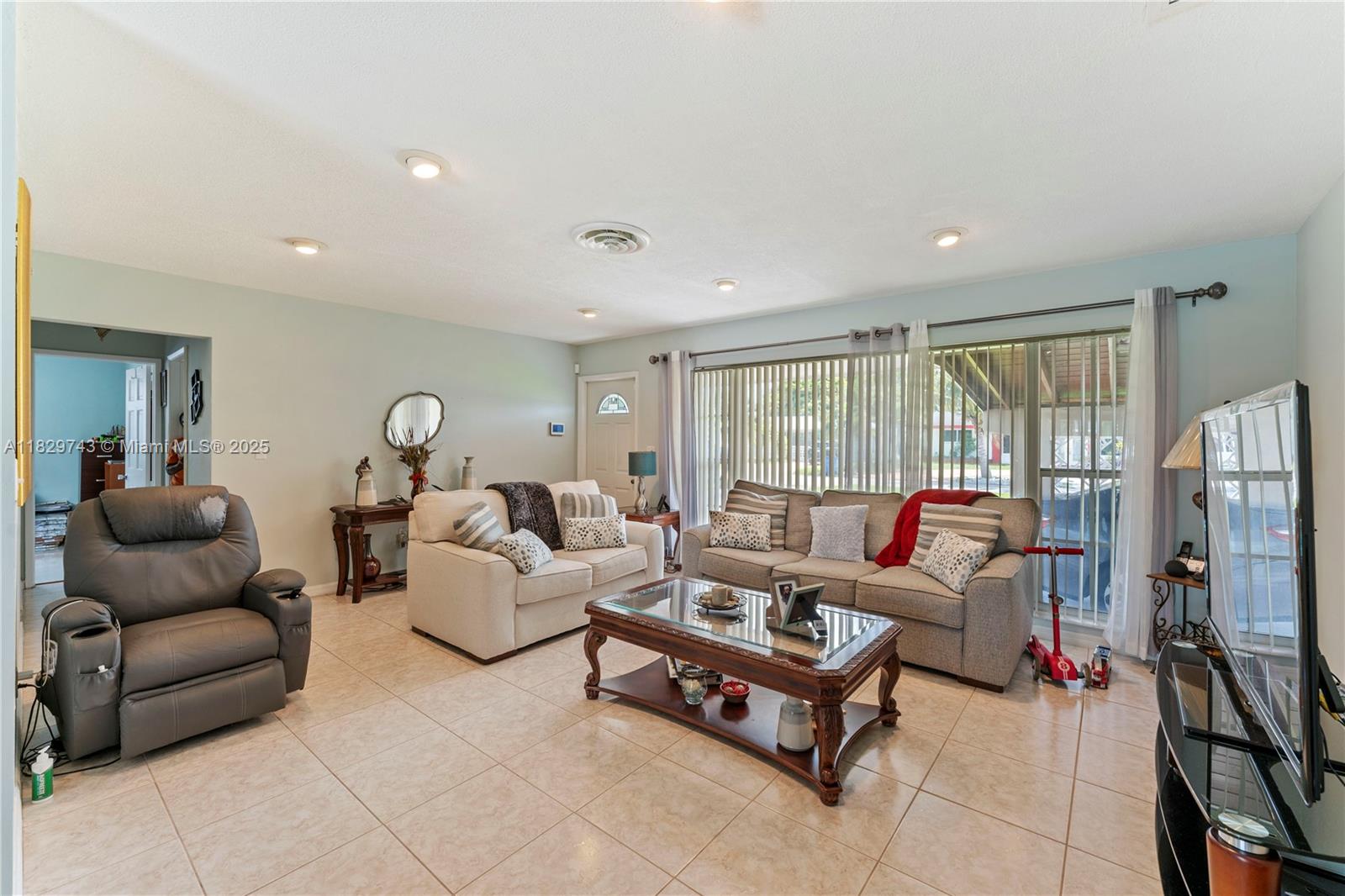 2341 Riviera Dr, Miramar, Florida image 21
