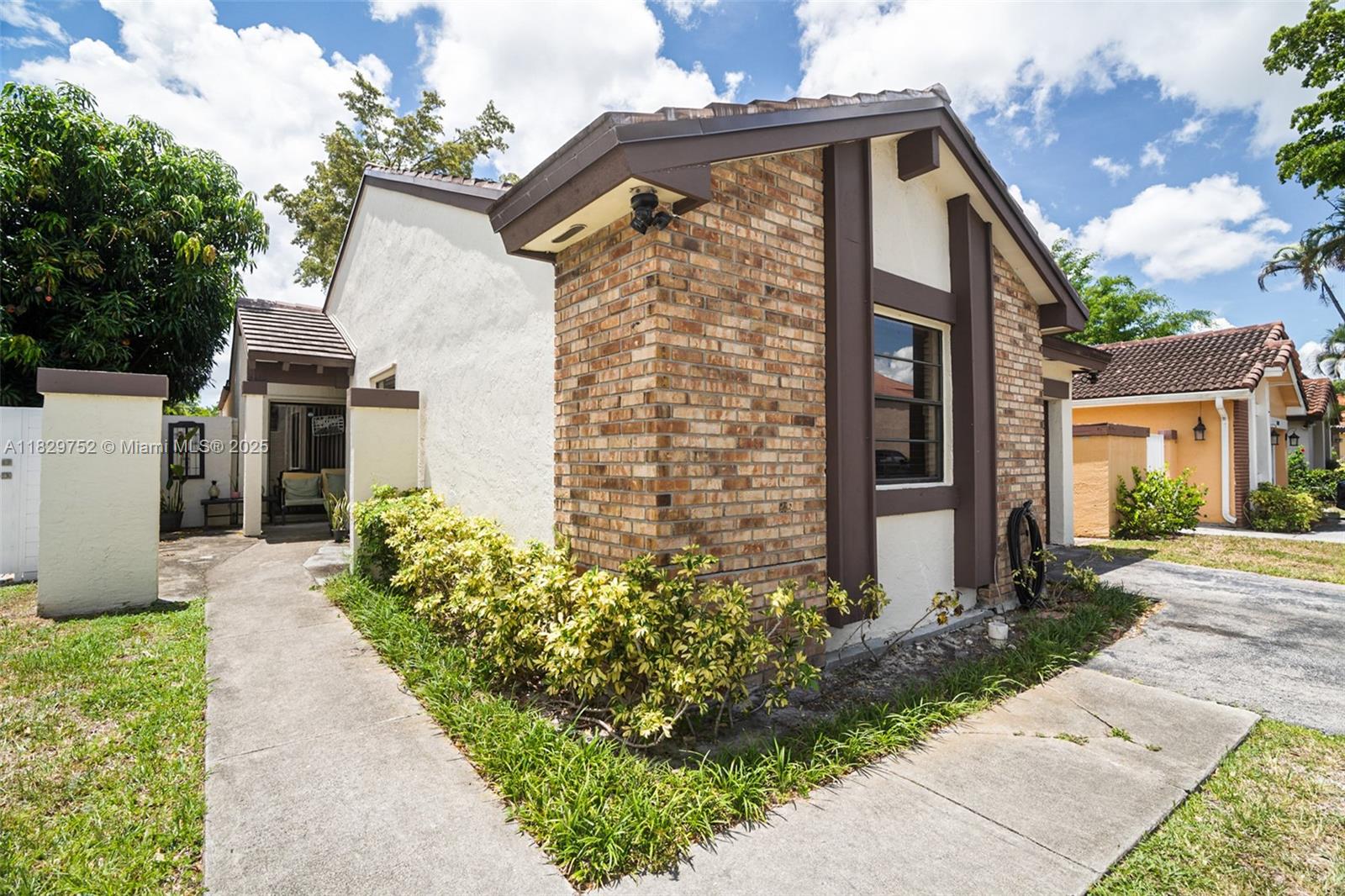 17625 NW 62nd Ct, Hialeah, Florida image 4
