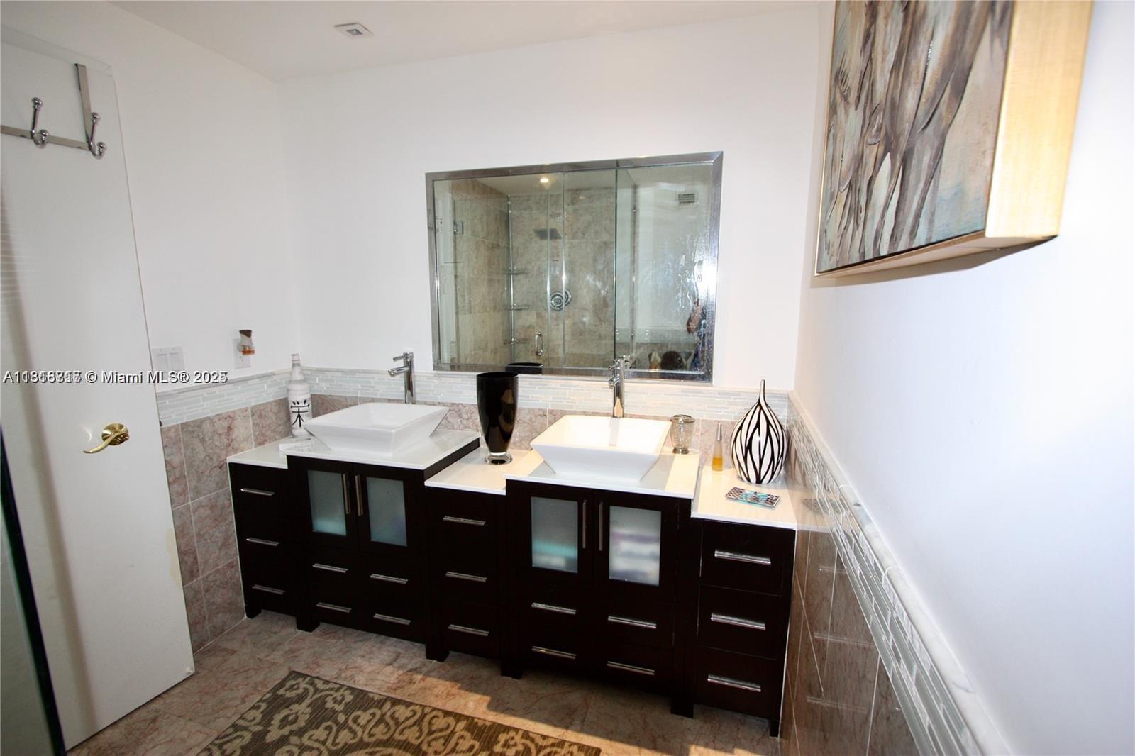 Residential, Miami Beach, Florida image 12