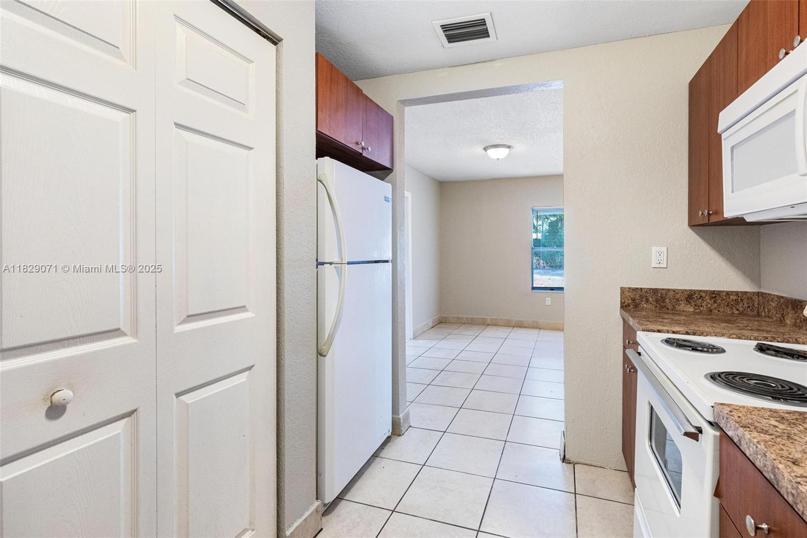 6048 Buchanan St, Hollywood, Florida image 3