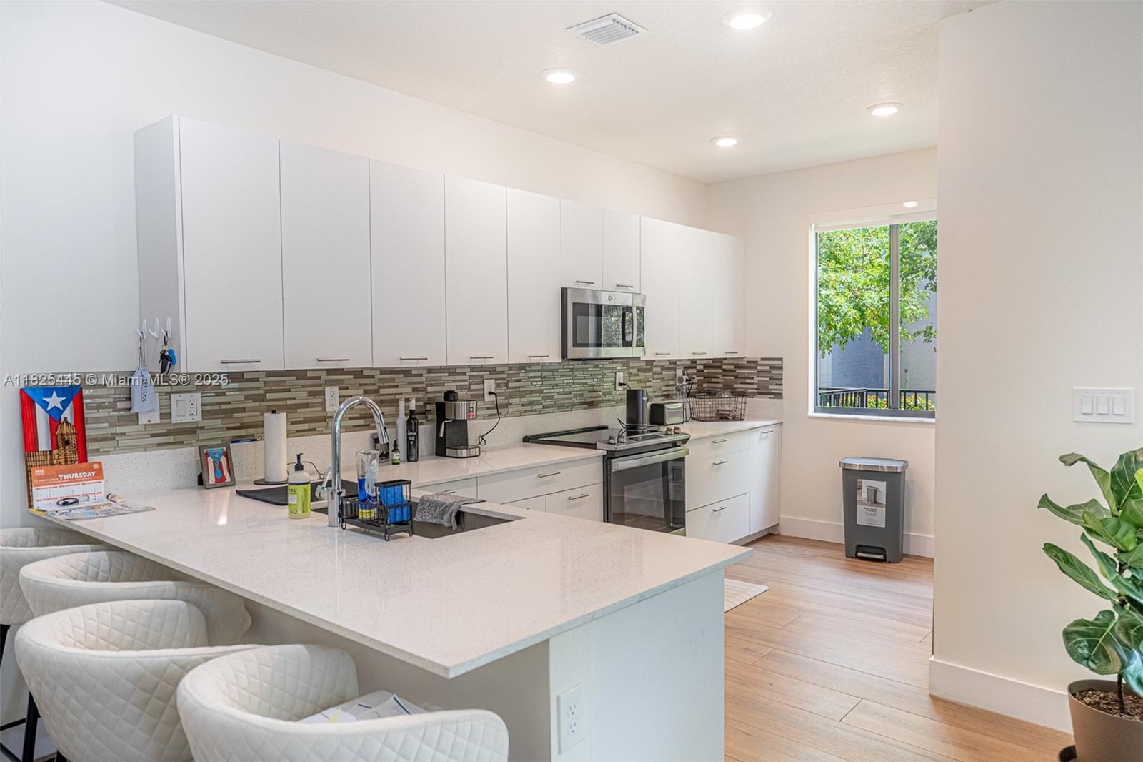 4269 NW 83rd Path, Doral, Florida image 10