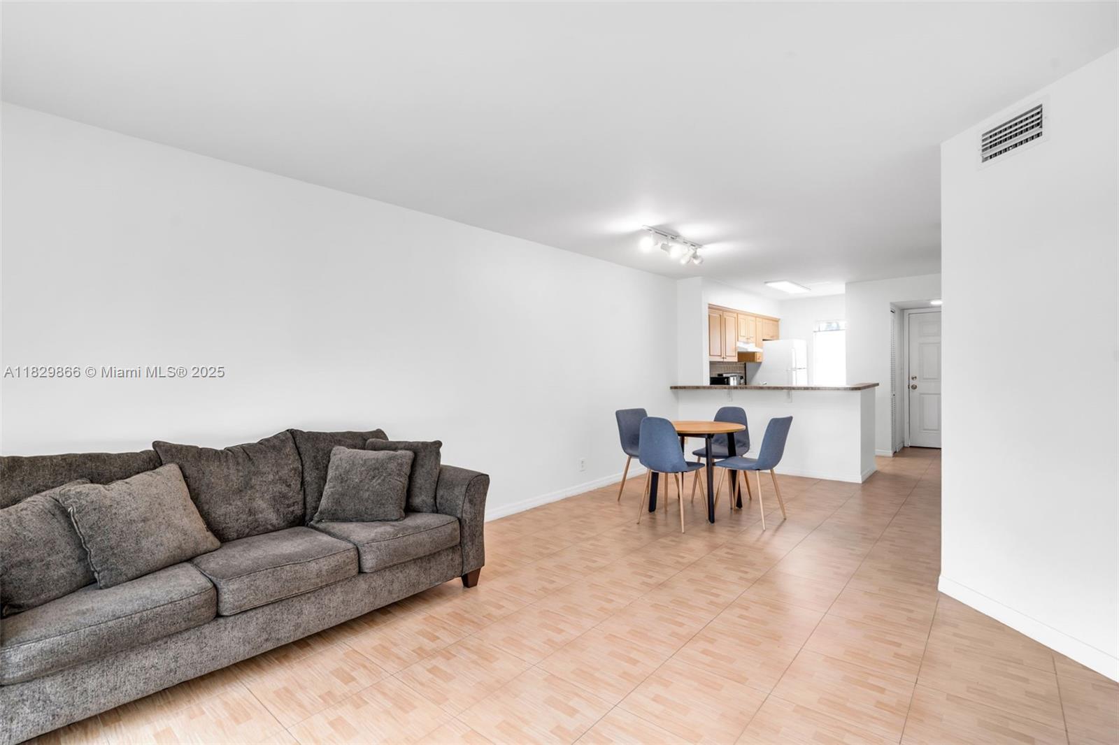 2106 S Cypress Bend Dr #203, Pompano Beach, Florida image 18
