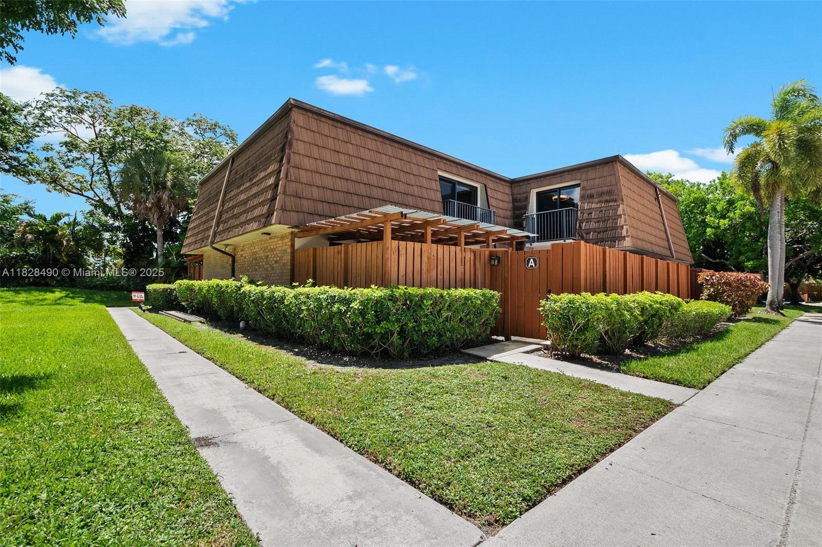 9112A SW 20th St, Davie, Florida image 1